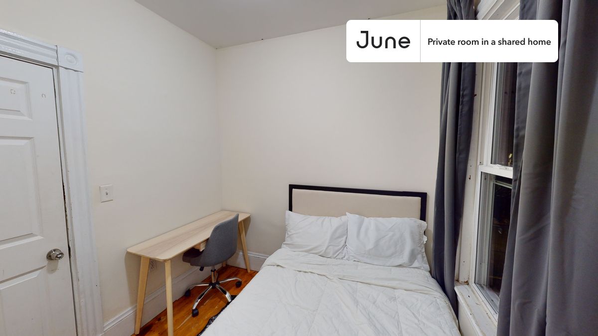 PLEASE NOTE: This is a private room in a shared apartment. You will have your own bedroom and shared common areas (kitchen, bathroom, etc.) with other residents.
Full bedroom in a 5 bedroom / 1 bathroom apartment!
Check out 3D tour now: https://jnhm.es/88Z
This Full room in Mission Hill is available on a 12 month lease or a flexible short term (31 to 364 days) lease. You pick your custom start and end date. Monthly rent rate is determined by furnishing preference, move-in date and move-out date. Speak to a June representative for recommendations on the best stay duration for the lowest rate, and learn more about this home on the June website: https://jnhm.es/61f
Amenities of this home: Dishwasher, Furnished Common Areas, Wi-Fi - Paid separately (High-Speed), Guarantors Allowed, Laundry - Paid separately (in building), Hardwood Flooring, Microwave, Oven, Refrigerator, also, this unit is conveniently located, several local parks, restaurants and bars are just minutes away.
About June Homes: Welcome to the easiest rental experience of your life. Rent furnished or unfurnished apartments on a 12 month lease or a flexible short term (31 to 364 days). As a resident, you’ll have access to 24/7 support and monthly cleanings of the home’s shared spaces. Sign up now to apply online for your next home with June: https://jnhm.es/sign-roomi
Brokers welcome! Contact us for more details.
Interested? Kindly note that the minimum stay duration would be 31 days.
Use this listing ID when speaking to June team: #1068 B