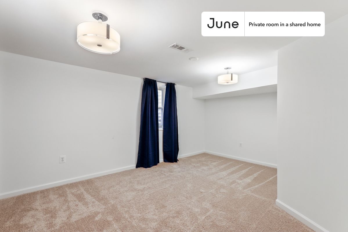

PLEASE NOTE: This is a private room in a shared apartment. You will have your own bedroom and shared common areas (kitchen, bathroom, etc.) with other residents.

Queen bedroom in a 5 bedroom / 2 bathroom apartment!

Check out 3D tour now:  https://jnhm.es/RP

This  Queen room in Logan Circle  is available on a 12 month lease or a flexible short term (31 to 364 days) lease. You pick your custom start and end date. Monthly rent rate is determined by furnishing preference, move-in date and move-out date. Speak to a June representative for recommendations on the best stay duration for the lowest rate, and learn more about this home on the June website:  https://jnhm.es/5um

Amenities of this home:   Dishwasher,    Furnished Common Areas,    Wi-Fi - Paid separately (High-Speed),    Guarantors Allowed,       32-inch Flat-Screen TV,    Laundry in home (free),       Enclosed backyard,    Parking Spot (Paid separately),    Hardwood Flooring,    Microwave,    Oven,    Refrigerator,   also, this unit is conveniently located, several local parks, restaurants and bars are just minutes away.

About June Homes: Welcome to the easiest rental experience of your life. Rent furnished or unfurnished apartments on a 12 month lease or a flexible short term (31 to 364 days). As a resident, you’ll have access to 24/7 support and monthly cleanings of the home’s shared spaces. Sign up now to apply online for your next home with June: https://jnhm.es/sign-roomi

Brokers welcome! Contact us for more details.

Interested? Kindly note that the minimum stay duration would be 31 days. 

Use this listing ID when speaking to June team:  #415 BD