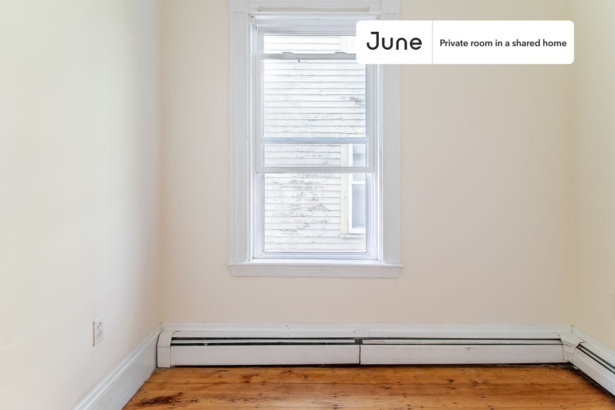 PLEASE NOTE: This is a private room in a shared apartment. You will have your own bedroom and shared common areas (kitchen, bathroom, etc.) with other residents.
Full bedroom in a 5 bedroom / 1 bathroom apartment!
Check out 3D tour now: https://jnhm.es/88Z
This Full room in Mission Hill is available on a 12 month lease or a flexible short term (31 to 364 days) lease. You pick your custom start and end date. Monthly rent rate is determined by furnishing preference, move-in date and move-out date. Speak to a June representative for recommendations on the best stay duration for the lowest rate, and learn more about this home on the June website: https://jnhm.es/61f
Amenities of this home: Dishwasher, Furnished Common Areas, Wi-Fi - Paid separately (High-Speed), Guarantors Allowed, Laundry - Paid separately (in building), Hardwood Flooring, Microwave, Oven, Refrigerator, also, this unit is conveniently located, several local parks, restaurants and bars are just minutes away.
About June Homes: Welcome to the easiest rental experience of your life. Rent furnished or unfurnished apartments on a 12 month lease or a flexible short term (31 to 364 days). As a resident, you’ll have access to 24/7 support and monthly cleanings of the home’s shared spaces. Sign up now to apply online for your next home with June: https://jnhm.es/sign-roomi
Brokers welcome! Contact us for more details.
Interested? Kindly note that the minimum stay duration would be 31 days.
Use this listing ID when speaking to June team: #1068 B