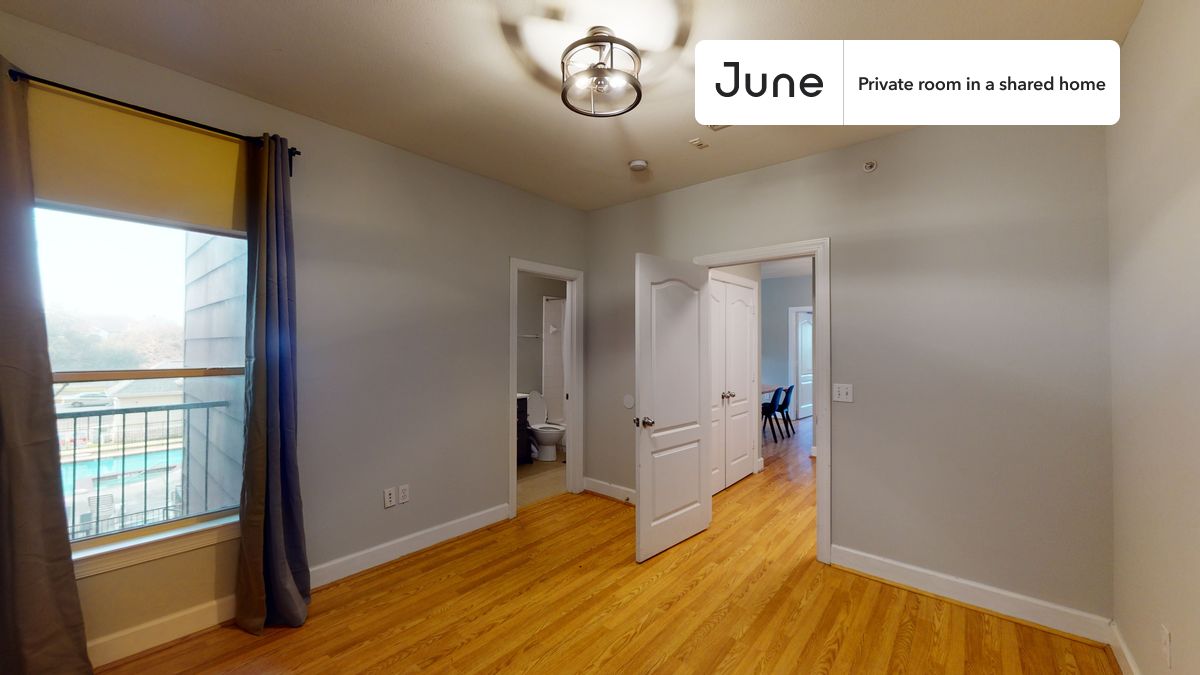 PLEASE NOTE: This is a private room in a shared apartment. You will have your own bedroom and shared common areas (kitchen, bathroom, etc.) with other residents.
Queen bedroom in a 4 bedroom / 4 bathroom apartment!
Check out 3D tour now: https://jnhm.es/Zj
This Queen room in Pleasant Valley is available on a 12 month lease or a flexible short term (31 to 364 days) lease. You pick your custom start and end date. Monthly rent rate is determined by furnishing preference, move-in date and move-out date. Speak to a June representative for recommendations on the best stay duration for the lowest rate, and learn more about this home on the June website: https://jnhm.es/5Qw
Amenities of this home: Dishwasher, Furnished Common Areas, Wi-Fi - Paid separately (High-Speed), Guarantors Allowed, 32-inch Flat-Screen TV, Central AC (Common space), Street parking - City permit required, Laundry in home (free), Balcony, Hardwood Flooring, Microwave, Oven, Refrigerator, also, this unit is conveniently located, several local parks, restaurants and bars are just minutes away.
About June Homes: Welcome to the easiest rental experience of your life. Rent furnished or unfurnished apartments on a 12 month lease or a flexible short term (31 to 364 days). As a resident, you’ll have access to 24/7 support and monthly cleanings of the home’s shared spaces. Sign up now to apply online for your next home with June: https://jnhm.es/sign-roomi
Brokers welcome! Contact us for more details.
Interested? Use this listing ID when speaking to June team: #883 D