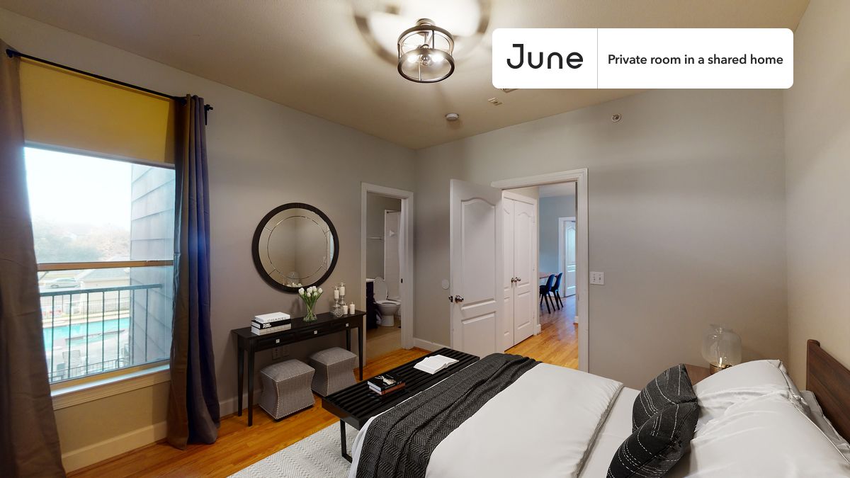 PLEASE NOTE: This is a private room in a shared apartment. You will have your own bedroom and shared common areas (kitchen, bathroom, etc.) with other residents.
Queen bedroom in a 4 bedroom / 4 bathroom apartment!
Check out 3D tour now: https://jnhm.es/Zj
This Queen room in Pleasant Valley is available on a 12 month lease or a flexible short term (31 to 364 days) lease. You pick your custom start and end date. Monthly rent rate is determined by furnishing preference, move-in date and move-out date. Speak to a June representative for recommendations on the best stay duration for the lowest rate, and learn more about this home on the June website: https://jnhm.es/5Qw
Amenities of this home: Dishwasher, Furnished Common Areas, Wi-Fi - Paid separately (High-Speed), Guarantors Allowed, 32-inch Flat-Screen TV, Central AC (Common space), Street parking - City permit required, Laundry in home (free), Balcony, Hardwood Flooring, Microwave, Oven, Refrigerator, also, this unit is conveniently located, several local parks, restaurants and bars are just minutes away.
About June Homes: Welcome to the easiest rental experience of your life. Rent furnished or unfurnished apartments on a 12 month lease or a flexible short term (31 to 364 days). As a resident, you’ll have access to 24/7 support and monthly cleanings of the home’s shared spaces. Sign up now to apply online for your next home with June: https://jnhm.es/sign-roomi
Brokers welcome! Contact us for more details.
Interested? Use this listing ID when speaking to June team: #883 D