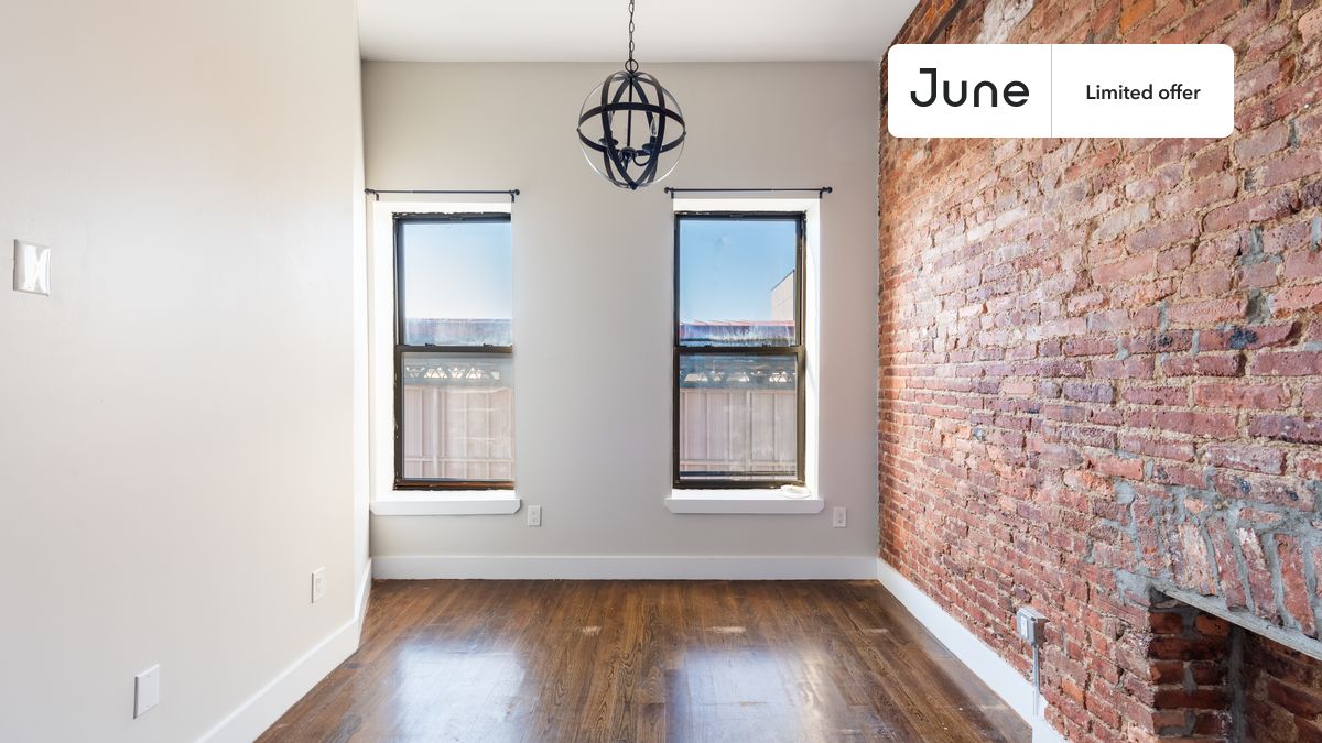 Full bedroom in a 4 bedroom / 2 bathroom apartment!
Check out 3D tour now: https://jnhm.es/8cw
This Full room in Bushwick is available on a flexible 1-18 month lease. Monthly rent rate is determined by furnishing preference, move-in date and move-out date. Speak to a June representative for recommendations on the best stay duration for the lowest rate, and learn more about this home on the June website: https://jnhm.es/6qh
Amenities of this home: Dishwasher, Furnished Common Areas, Wi-Fi - Paid separately (High-Speed), Guarantors Allowed, 32-inch Flat-Screen TV, Laundry in home (free), Mini Split (Common space), Hardwood Flooring, Microwave, Oven, Refrigerator, AC | Mini Split (Room), also, this unit is conveniently located, several local parks, restaurants and bars are just minutes away.
About June Homes: Welcome to the easiest rental experience of your life. Rent furnished or unfurnished apartments for 1 - 18 months, bypass hidden costs and broker fees and enjoy an easy move-in. As a resident, you’ll have access to 24/7 support and monthly cleanings of the home’s shared spaces. Sign up now to apply online for your next home with June: https://jnhm.es/sign-roomi
Interested? Use this listing ID when speaking to June team: #1626 B