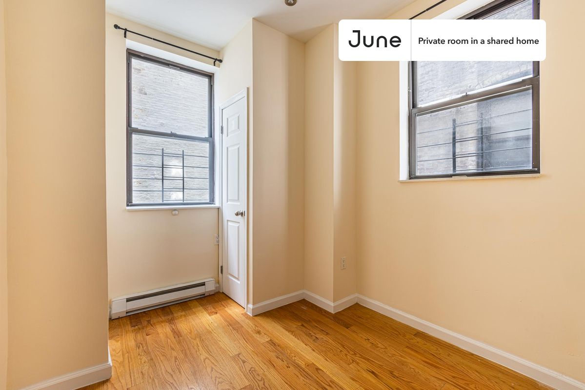PLEASE NOTE: This is a private room in a shared apartment. You will have your own bedroom and shared common areas (kitchen, bathroom, etc.) with other residents.
Full bedroom in a 4 bedroom / 2 bathroom apartment!
Check out 3D tour now: https://jnhm.es/86m
This Full room in South Harlem is available on a 12 month lease or a flexible short term (31 to 364 days) lease. You pick your custom start and end date. Monthly rent rate is determined by furnishing preference, move-in date and move-out date. Speak to a June representative for recommendations on the best stay duration for the lowest rate, and learn more about this home on the June website: https://jnhm.es/6dV
Amenities of this home: Laundry in home (free), Dishwasher, Furnished Common Areas, Wi-Fi - Paid separately (High-Speed), Guarantors Allowed, Wall-Mounted TV, Hardwood Flooring, Microwave, Oven, Refrigerator, also, this unit is conveniently located, several local parks, restaurants and bars are just minutes away.
About June Homes: Welcome to the easiest rental experience of your life. Rent furnished or unfurnished apartments on a 12 month lease or a flexible short term (31 to 364 days). As a resident, you’ll have access to 24/7 support and monthly cleanings of the home’s shared spaces. Sign up now to apply online for your next home with June: https://jnhm.es/sign-roomi
Brokers welcome! Contact us for more details.
Interested? Use this listing ID when speaking to June team: #1352 D