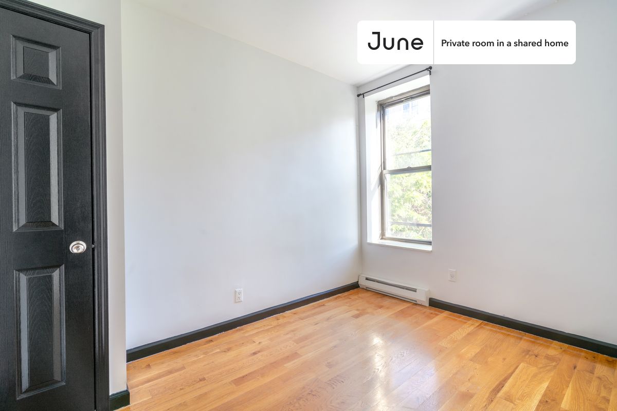 PLEASE NOTE: This is a private room in a shared apartment. You will have your own bedroom and shared common areas (kitchen, bathroom, etc.) with other residents.
Full bedroom in a 3 bedroom / 2 bathroom apartment!
Check out 3D tour now: https://jnhm.es/86u
This Full room in Upper West Side is available on a 12 month lease or a flexible short term (31 to 364 days) lease. You pick your custom start and end date. Monthly rent rate is determined by furnishing preference, move-in date and move-out date. Speak to a June representative for recommendations on the best stay duration for the lowest rate, and learn more about this home on the June website: https://jnhm.es/6bN
Amenities of this home: Furnished Common Areas, Wi-Fi - Paid separately (High-Speed), Guarantors Allowed, Laundry in home (free), Wall-Mounted TV, Hardwood Flooring, Microwave, Oven, Refrigerator, also, this unit is conveniently located, several local parks, restaurants and bars are just minutes away.
About June Homes: Welcome to the easiest rental experience of your life. Rent furnished or unfurnished apartments on a 12 month lease or a flexible short term (31 to 364 days). As a resident, you’ll have access to 24/7 support and monthly cleanings of the home’s shared spaces. Sign up now to apply online for your next home with June: https://jnhm.es/sign-roomi
Brokers welcome! Contact us for more details.
Interested? Use this listing ID when speaking to June team: #1308 C