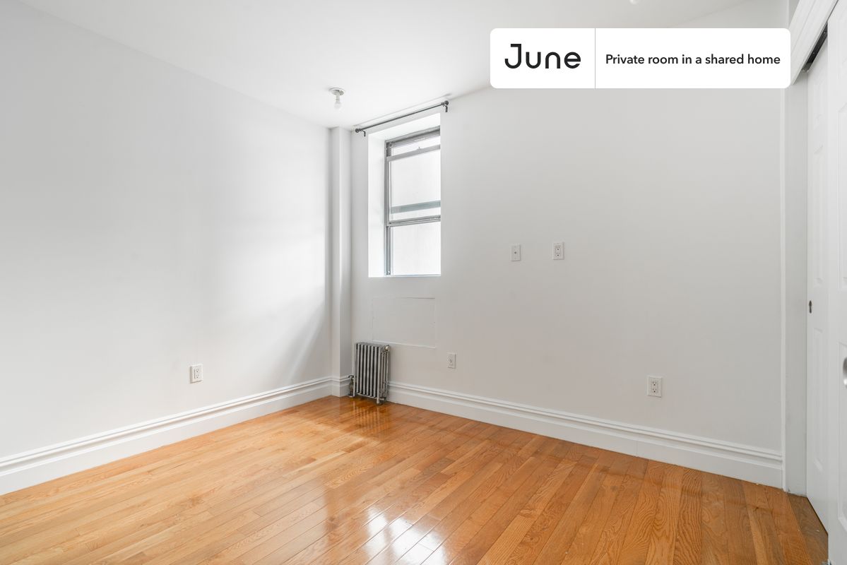 Full bedroom in a 2 bedroom / 1 bathroom apartment!
Check out 3D tour now: https://jnhm.es/87v
This Full room in East Village is available on a flexible 1-18 month lease. Monthly rent rate is determined by furnishing preference, move-in date and move-out date. Speak to a June representative for recommendations on the best stay duration for the lowest rate, and learn more about this home on the June website: https://jnhm.es/64D
Amenities of this home: Dishwasher, Furnished Common Areas, Wi-Fi - Paid separately (High-Speed), Guarantors Allowed, Dining area, Street parking, Laundry - Paid separately (in building), Wall-Mounted TV, Hardwood Flooring, Microwave, Oven, Refrigerator, also, this unit is conveniently located, several local parks, restaurants and bars are just minutes away.
About June Homes: Welcome to the easiest rental experience of your life. Rent furnished or unfurnished apartments for 1 - 18 months, bypass hidden costs and broker fees and enjoy an easy move-in. As a resident, you’ll have access to 24/7 support and monthly cleanings of the home’s shared spaces. Sign up now to apply online for your next home with June: https://jnhm.es/sign-roomi
Interested? Use this listing ID when speaking to June team: #1148 A