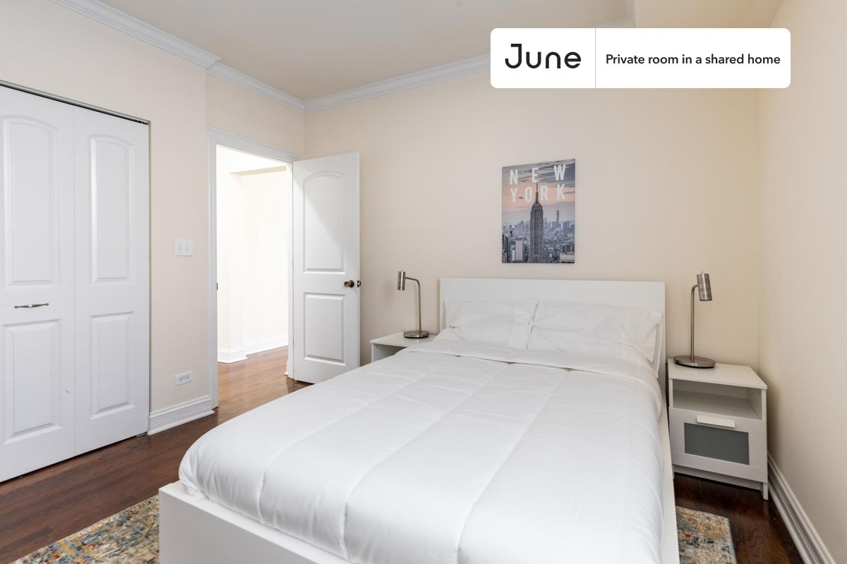 PLEASE NOTE: This is a private room in a shared apartment. You will have your own bedroom and shared common areas (kitchen, bathroom, etc.) with other residents.
Full bedroom in a 4 bedroom / 2 bathroom apartment!
Check out 3D tour now: https://jnhm.es/8bW
This Full room in Irving Park is available on a 12 month lease or a flexible short term (31 to 364 days) lease. You pick your custom start and end date. Monthly rent rate is determined by furnishing preference, move-in date and move-out date. Speak to a June representative for recommendations on the best stay duration for the lowest rate, and learn more about this home on the June website: https://jnhm.es/6oP
Amenities of this home: Dishwasher, Furnished Common Areas, Wi-Fi - Paid separately (High-Speed), Guarantors Allowed, 32-inch Flat-Screen TV, Dining area, Street parking - City permit required, Laundry in home (free), Living area, Hardwood Flooring, Microwave, Oven, Refrigerator, also, this unit is conveniently located, several local parks, restaurants and bars are just minutes away.
About June Homes: Welcome to the easiest rental experience of your life. Rent furnished or unfurnished apartments on a 12 month lease or a flexible short term (31 to 364 days). As a resident, you’ll have access to 24/7 support and monthly cleanings of the home’s shared spaces. Sign up now to apply online for your next home with June: https://jnhm.es/sign-roomi
Brokers welcome! Contact us for more details.
Interested? Kindly note that the minimum stay duration would be 32 days.
Use this listing ID when speaking to June team: #1598 A