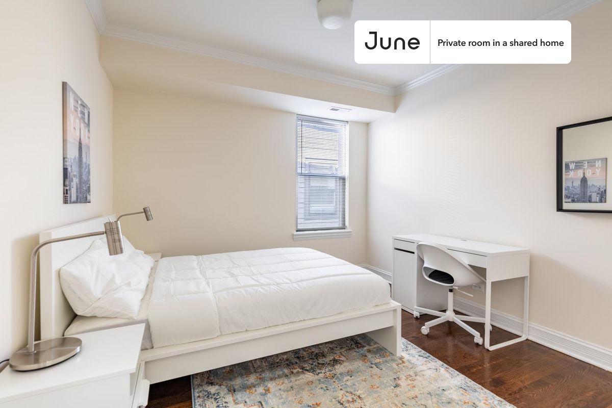 PLEASE NOTE: This is a private room in a shared apartment. You will have your own bedroom and shared common areas (kitchen, bathroom, etc.) with other residents.
Full bedroom in a 4 bedroom / 2 bathroom apartment!
Check out 3D tour now: https://jnhm.es/8bW
This Full room in Irving Park is available on a 12 month lease or a flexible short term (31 to 364 days) lease. You pick your custom start and end date. Monthly rent rate is determined by furnishing preference, move-in date and move-out date. Speak to a June representative for recommendations on the best stay duration for the lowest rate, and learn more about this home on the June website: https://jnhm.es/6oP
Amenities of this home: Dishwasher, Furnished Common Areas, Wi-Fi - Paid separately (High-Speed), Guarantors Allowed, 32-inch Flat-Screen TV, Dining area, Street parking - City permit required, Laundry in home (free), Living area, Hardwood Flooring, Microwave, Oven, Refrigerator, also, this unit is conveniently located, several local parks, restaurants and bars are just minutes away.
About June Homes: Welcome to the easiest rental experience of your life. Rent furnished or unfurnished apartments on a 12 month lease or a flexible short term (31 to 364 days). As a resident, you’ll have access to 24/7 support and monthly cleanings of the home’s shared spaces. Sign up now to apply online for your next home with June: https://jnhm.es/sign-roomi
Brokers welcome! Contact us for more details.
Interested? Kindly note that the minimum stay duration would be 32 days.
Use this listing ID when speaking to June team: #1598 A