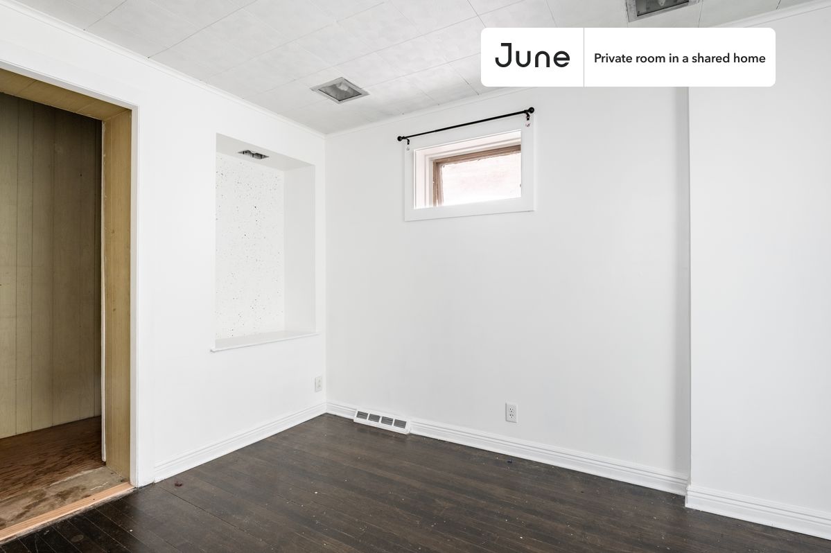 PLEASE NOTE: This is a private room in a shared apartment. You will have your own bedroom and shared common areas (kitchen, bathroom, etc.) with other residents.
Full bedroom in a 3 bedroom / 1 bathroom apartment!
Check out 3D tour now: https://jnhm.es/89N
This Full room in Logan Square is available on a 12 month lease or a flexible short term (31 to 364 days) lease. You pick your custom start and end date. Monthly rent rate is determined by furnishing preference, move-in date and move-out date. Speak to a June representative for recommendations on the best stay duration for the lowest rate, and learn more about this home on the June website: https://jnhm.es/6k4
Amenities of this home: Laundry - Paid separately (in building), Street parking - City permit required, Dining area, 32-inch Flat-Screen TV, Guarantors Allowed, Wi-Fi - Paid separately (High-Speed), Furnished Common Areas, Dishwasher, Living area, Wall-Mounted TV, Hardwood Flooring, Microwave, Oven, Refrigerator, also, this unit is conveniently located, several local parks, restaurants and bars are just minutes away.
About June Homes: Welcome to the easiest rental experience of your life. Rent furnished or unfurnished apartments on a 12 month lease or a flexible short term (31 to 364 days). As a resident, you’ll have access to 24/7 support and monthly cleanings of the home’s shared spaces. Sign up now to apply online for your next home with June: https://jnhm.es/sign-roomi
Brokers welcome! Contact us for more details.
Interested? Kindly note that the minimum stay duration would be 32 days.
Use this listing ID when speaking to June team: #1495 C