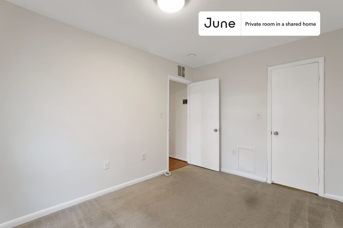 

PLEASE NOTE: This is a private room in a shared apartment. You will have your own bedroom and shared common areas (kitchen, bathroom, etc.) with other residents.

Full bedroom in a 5 bedroom / 2 bathroom apartment!

Check out 3D tour now:  https://jnhm.es/R5

This  Full room in Logan Circle  is available on a 12 month lease or a flexible short term (31 to 364 days) lease. You pick your custom start and end date. Monthly rent rate is determined by furnishing preference, move-in date and move-out date. Speak to a June representative for recommendations on the best stay duration for the lowest rate, and learn more about this home on the June website:  https://jnhm.es/5up

Amenities of this home:   Dishwasher,    Furnished Common Areas,    Wi-Fi - Paid separately (High-Speed),    Guarantors Allowed,       32-inch Flat-Screen TV,    Laundry in home (free),       Enclosed backyard,    Parking Spot (Paid separately),    Hardwood Flooring,    Microwave,    Oven,    Refrigerator,   also, this unit is conveniently located, several local parks, restaurants and bars are just minutes away.

About June Homes: Welcome to the easiest rental experience of your life. Rent furnished or unfurnished apartments on a 12 month lease or a flexible short term (31 to 364 days). As a resident, you’ll have access to 24/7 support and monthly cleanings of the home’s shared spaces. Sign up now to apply online for your next home with June: https://jnhm.es/sign-roomi

Brokers welcome! Contact us for more details.

Interested? Kindly note that the minimum stay duration would be 31 days. 

Use this listing ID when speaking to June team:  #416 2B