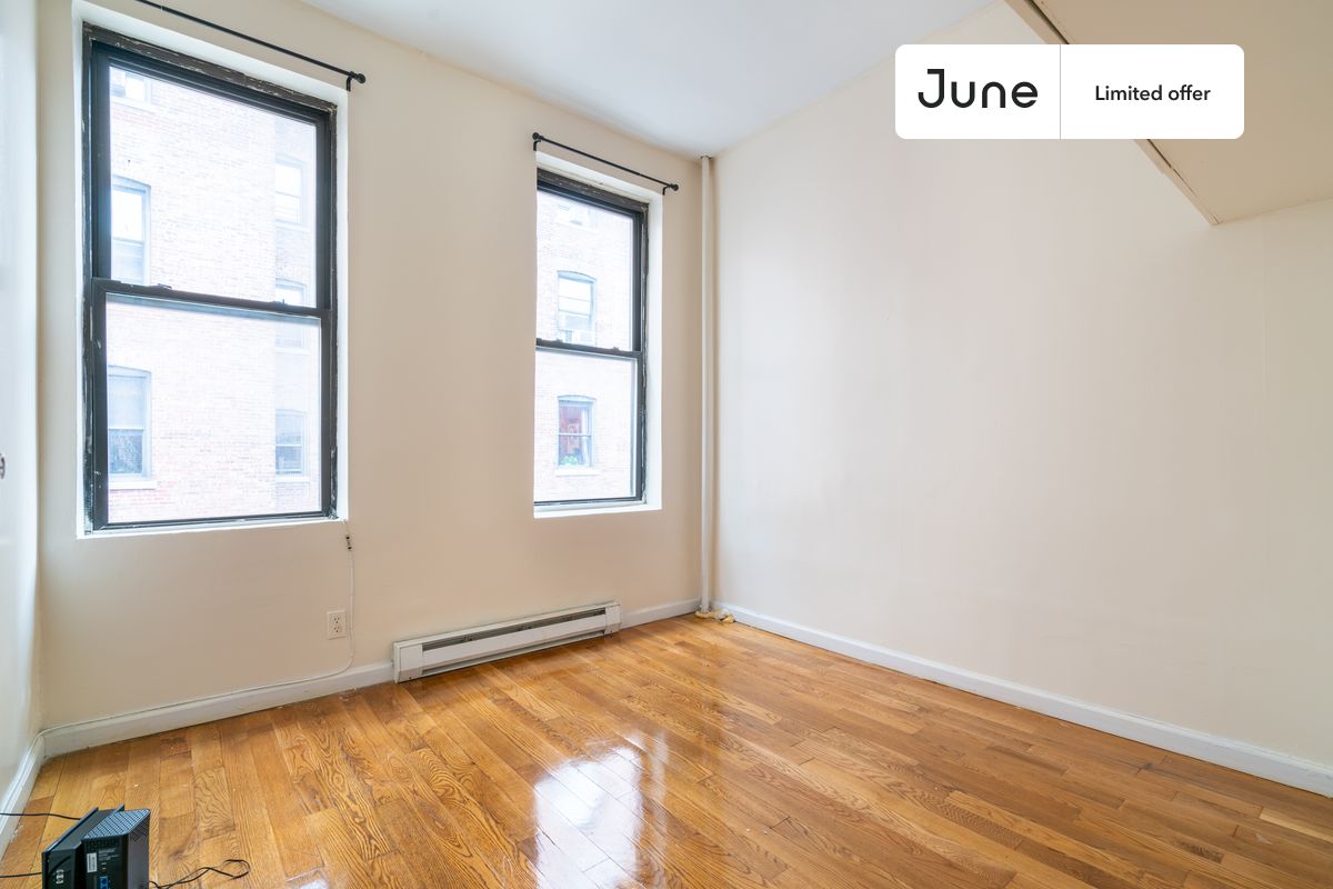 Move in with us before April 30th and stay until May 31st or later, and enjoy our limited-time discount on your first month! $200 off in NYC. Hurry up!

Full bedroom in a 3 bedroom / 1 bathroom apartment!

Check out 3D tour now:  https://jnhm.es/87y

This  Full room in Upper West Side  is available on a flexible 1-18 month lease. Monthly rent rate is determined by furnishing preference, move-in date and move-out date. Speak to a June representative for recommendations on the best stay duration for the lowest rate, and learn more about this home on the June website:  https://jnhm.es/6fw

Amenities of this home:   Dishwasher,    Furnished Common Areas,    Wi-Fi - Paid separately (High-Speed),    Guarantors Allowed,       Dining area,       Laundry in home (free),    Hardwood Flooring,    Microwave,    Oven,    Refrigerator,   also, this unit is conveniently located, several local parks, restaurants and bars are just minutes away.

About June Homes: Welcome to the easiest rental experience of your life. Rent furnished or unfurnished apartments for 1 - 18 months, bypass hidden costs and broker fees and enjoy an easy move-in. As a resident, you’ll have access to 24/7 support and monthly cleanings of the home’s shared spaces. Sign up now to apply online for your next home with June: https://jnhm.es/sign-roomi

Interested? Use this listing ID when speaking to June team:  #1389 B