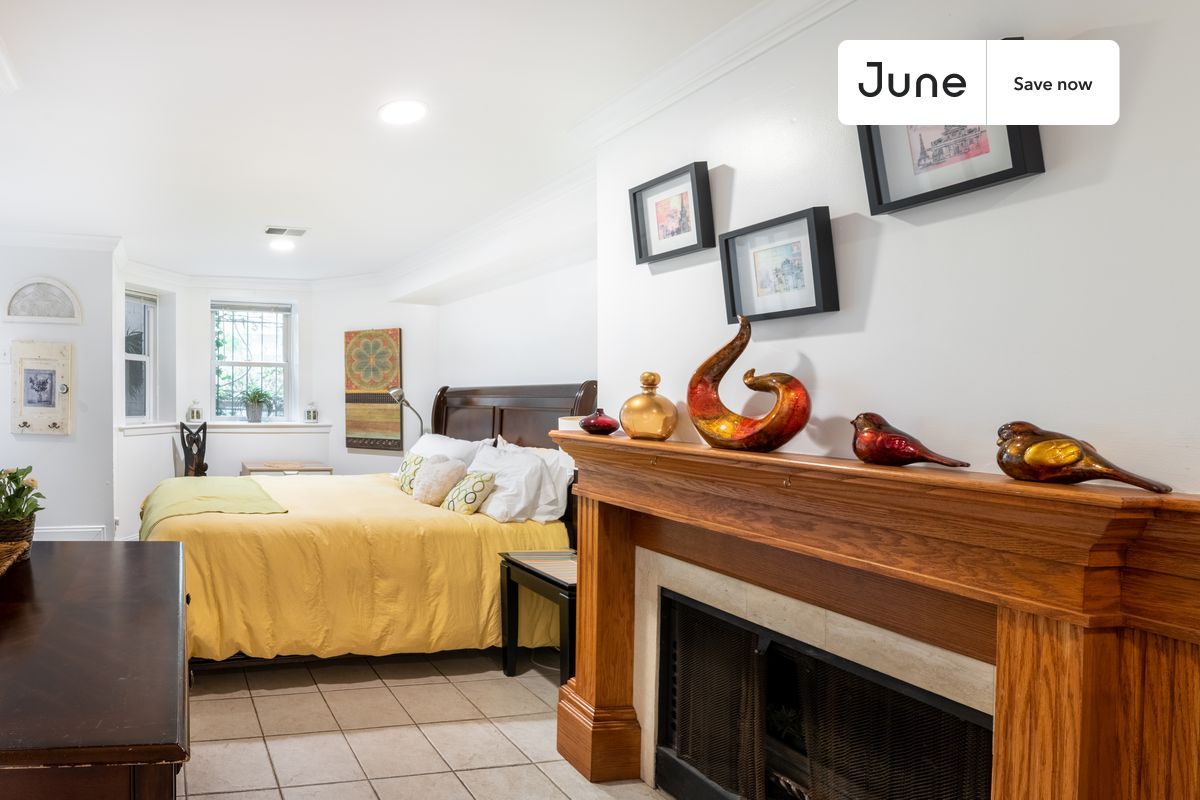 



Studio in Adams Morgan on flexible lease terms.

Check out 3D tour now:  https://jnhm.es/8b5

This  studio   is available on a 12 month lease or a flexible short term (31 to 364 days) lease. You pick your custom start and end date. Monthly rent rate is determined by furnishing preference, move-in date and move-out date. Speak to a June representative for recommendations on the best stay duration for the lowest rate, and learn more about this home on the June website:     https://jnhm.es/6jl

Amenities of this home:   Dishwasher,    Wi-Fi - Paid separately (High-Speed),    Guarantors Allowed,       Decorative fireplace,    Couple-Friendly,    Street parking - City permit required,    Laundry in home (free),       Hardwood Flooring,    Microwave,    Oven,    Refrigerator,   also, this unit is conveniently located, several local parks, restaurants and bars are just minutes away.

About June Homes: Welcome to the easiest rental experience of your life. Rent furnished or unfurnished apartments on a 12 month lease or a flexible short term (31 to 364 days). As a resident, you’ll have access to 24/7 support and monthly cleanings of the home’s shared spaces. Sign up now to apply online for your next home with June: https://jnhm.es/sign-roomi

Brokers welcome! Contact us for more details.

Interested? Kindly note that the minimum stay duration would be 31 days. 

Use this listing ID when speaking to June team:  #1479