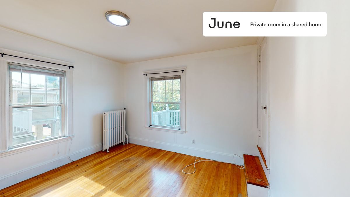 

Queen bedroom in a 5 bedroom / 2 bathroom apartment!

Check out 3D tour now:  https://jnhm.es/89U

This  Queen room in Brighton  is available on a flexible 1-18 month lease. Monthly rent rate is determined by furnishing preference, move-in date and move-out date. Speak to a June representative for recommendations on the best stay duration for the lowest rate, and learn more about this home on the June website:  https://jnhm.es/6ly

Amenities of this home:   Dishwasher,    Furnished Common Areas,    Wi-Fi - Paid separately (High-Speed),    Guarantors Allowed,       Dining area,       Paid parking,    Laundry in home (free),    Balcony,    Living area,    Hardwood Flooring,    Microwave,    Oven,    Refrigerator,   also, this unit is conveniently located, several local parks, restaurants and bars are just minutes away.

About June Homes: Welcome to the easiest rental experience of your life. Rent furnished or unfurnished apartments for 1 - 18 months, bypass hidden costs and broker fees and enjoy an easy move-in. As a resident, you’ll have access to 24/7 support and monthly cleanings of the home’s shared spaces. Sign up now to apply online for your next home with June: https://jnhm.es/sign-roomi

Interested? Kindly note that the minimum stay duration would be 31 days. 

Use this listing ID when speaking to June team:  #1524 A