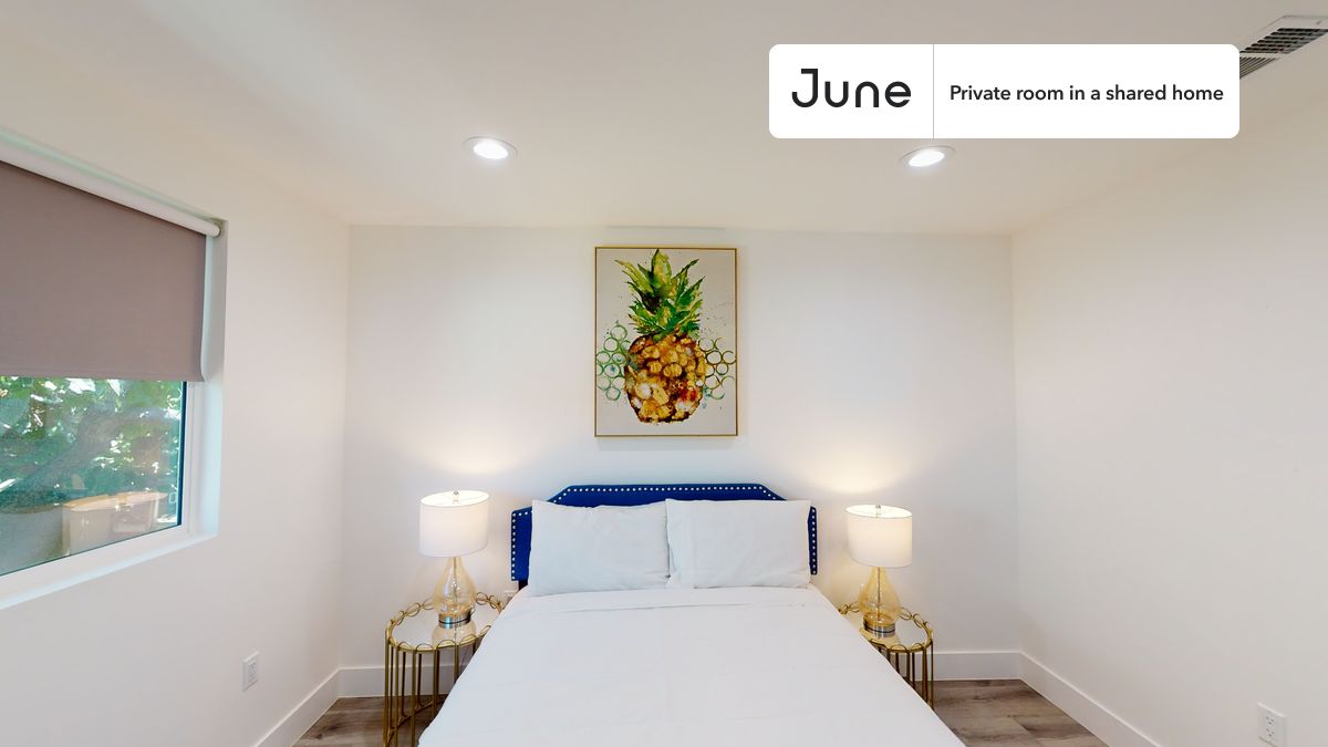 

PLEASE NOTE: This is a private room in a shared apartment. You will have your own bedroom and shared common areas (kitchen, bathroom, etc.) with other residents.

Queen bedroom in a 4 bedroom / 3 bathroom apartment!

Check out 3D tour now:  https://jnhm.es/87e

This  Queen room in North Hollywood  is available on a 12 month lease or a flexible short term (31 to 364 days) lease. You pick your custom start and end date. Monthly rent rate is determined by furnishing preference, move-in date and move-out date. Speak to a June representative for recommendations on the best stay duration for the lowest rate, and learn more about this home on the June website:  https://jnhm.es/6fR

Amenities of this home:   Dishwasher,    Furnished Common Areas,    Wi-Fi - Paid separately (High-Speed),    Guarantors Allowed,       32-inch Flat-Screen TV,    Paid parking,    Laundry in home (free),       Living area,    Hardwood Flooring,    Microwave,    Oven,    Refrigerator,   also, this unit is conveniently located, several local parks, restaurants and bars are just minutes away.

About June Homes: Welcome to the easiest rental experience of your life. Rent furnished or unfurnished apartments on a 12 month lease or a flexible short term (31 to 364 days). As a resident, you’ll have access to 24/7 support and monthly cleanings of the home’s shared spaces. Sign up now to apply online for your next home with June: https://jnhm.es/sign-roomi

Brokers welcome! Contact us for more details.

Interested? Use this listing ID when speaking to June team:  #1398 A