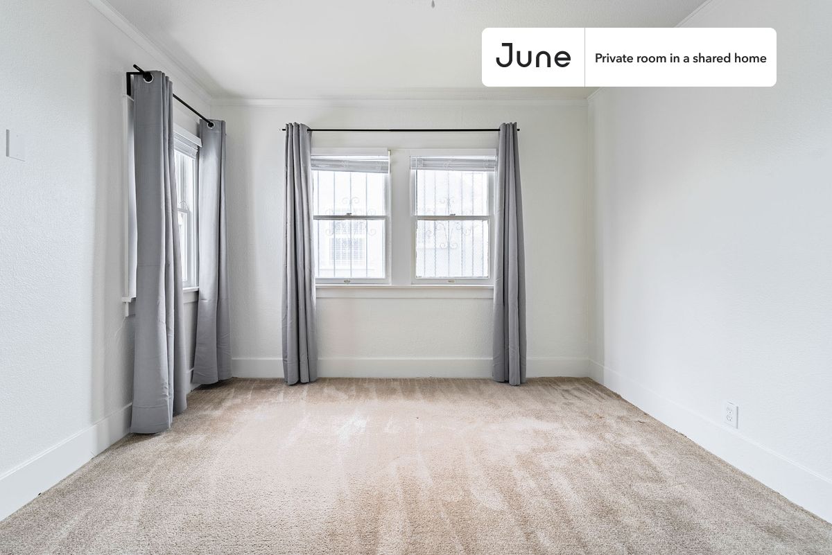 

PLEASE NOTE: This is a private room in a shared apartment. You will have your own bedroom and shared common areas (kitchen, bathroom, etc.) with other residents.

Queen bedroom in a 4 bedroom / 2 bathroom apartment!

Check out 3D tour now:  https://jnhm.es/YK

This  Queen room in Park Mesa Heights  is available on a 12 month lease or a flexible short term (31 to 364 days) lease. You pick your custom start and end date. Monthly rent rate is determined by furnishing preference, move-in date and move-out date. Speak to a June representative for recommendations on the best stay duration for the lowest rate, and learn more about this home on the June website:  https://jnhm.es/5O0

Amenities of this home:   Dishwasher,    Furnished Common Areas,    Wi-Fi - Paid separately (High-Speed),    Guarantors Allowed,       Central AC (Common space),       Driveway parking (Paid separately),    Wall-Mounted TV,    Hardwood Flooring,    Microwave,    Oven,    Refrigerator,   also, this unit is conveniently located, several local parks, restaurants and bars are just minutes away.

About June Homes: Welcome to the easiest rental experience of your life. Rent furnished or unfurnished apartments on a 12 month lease or a flexible short term (31 to 364 days). As a resident, you’ll have access to 24/7 support and monthly cleanings of the home’s shared spaces. Sign up now to apply online for your next home with June: https://jnhm.es/sign-roomi

Brokers welcome! Contact us for more details.

Interested? Use this listing ID when speaking to June team:  #833 B