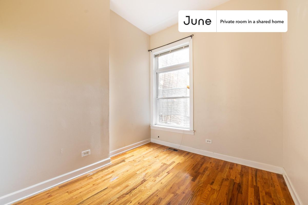 

PLEASE NOTE: This is a private room in a shared apartment. You will have your own bedroom and shared common areas (kitchen, bathroom, etc.) with other residents.

Full bedroom in a 3 bedroom / 2 bathroom apartment!

Check out 3D tour now:  https://jnhm.es/8bU

This  Full room in Near West Side  is available on a 12 month lease or a flexible short term (31 to 364 days) lease. You pick your custom start and end date. Monthly rent rate is determined by furnishing preference, move-in date and move-out date. Speak to a June representative for recommendations on the best stay duration for the lowest rate, and learn more about this home on the June website:  https://jnhm.es/6om

Amenities of this home:   Dishwasher,    Furnished Common Areas,    Wi-Fi - Paid separately (High-Speed),    Guarantors Allowed,       32-inch Flat-Screen TV,    Dine in kitchen,    Street parking - City permit required,    Laundry in home (free),       Living area,    Hardwood Flooring,    Microwave,    Oven,    Refrigerator,   also, this unit is conveniently located, several local parks, restaurants and bars are just minutes away.

About June Homes: Welcome to the easiest rental experience of your life. Rent furnished or unfurnished apartments on a 12 month lease or a flexible short term (31 to 364 days). As a resident, you’ll have access to 24/7 support and monthly cleanings of the home’s shared spaces. Sign up now to apply online for your next home with June: https://jnhm.es/sign-roomi

Brokers welcome! Contact us for more details.

Interested? Kindly note that the minimum stay duration would be 32 days. 

Use this listing ID when speaking to June team:  #1587 B