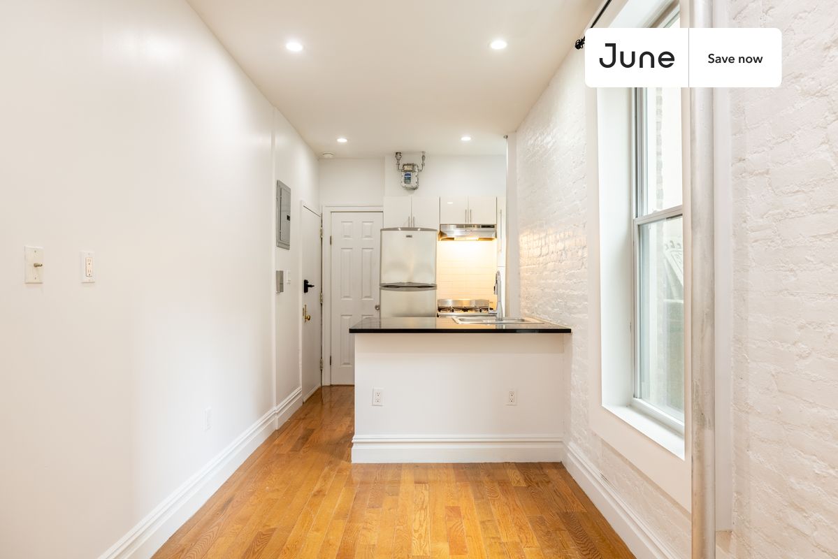 1 bedroom in Columbus Circle on flexible lease terms.
Check out 3D tour now: https://jnhm.es/86V
This 1 bedroom apartment on the Columbus Circle is available on a 12 month lease or a flexible short term (31 to 364 days) lease. You pick your custom start and end date. Monthly rent rate is determined by furnishing preference, move-in date and move-out date. Speak to a June representative for recommendations on the best stay duration for the lowest rate, and learn more about this home on the June website: https://jnhm.es/64d
Amenities of this home: Laundry in home (free), Street parking - City permit required, Couple-Friendly, Guarantors Allowed, Wi-Fi - Paid separately (High-Speed), Dishwasher, Hardwood Flooring, Microwave, Oven, Refrigerator, also, this unit is conveniently located, several local parks, restaurants and bars are just minutes away.
About June Homes: Welcome to the easiest rental experience of your life. Rent furnished or unfurnished apartments on a 12 month lease or a flexible short term (31 to 364 days). As a resident, you’ll have access to 24/7 support and monthly cleanings of the home’s shared spaces. Sign up now to apply online for your next home with June: https://jnhm.es/sign-roomi
Brokers welcome! Contact us for more details.
Interested? Use this listing ID when speaking to June team: #1129