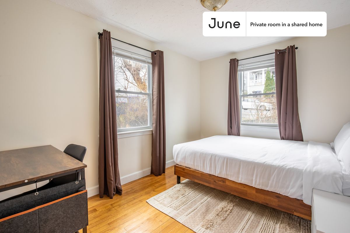 PLEASE NOTE: This is a private room in a shared apartment. You will have your own bedroom and shared common areas (kitchen, bathroom, etc.) with other residents.
Queen bedroom in a 5 bedroom / 2 bathroom apartment!
Check out 3D tour now: https://jnhm.es/847
This Queen room in Brighton is available on a 12 month lease or a flexible short term (31 to 364 days) lease. You pick your custom start and end date. Monthly rent rate is determined by furnishing preference, move-in date and move-out date. Speak to a June representative for recommendations on the best stay duration for the lowest rate, and learn more about this home on the June website: https://jnhm.es/635
Amenities of this home: Dishwasher, Furnished Common Areas, Wi-Fi - Paid separately (High-Speed), Guarantors Allowed, Laundry in home (free), Wall-Mounted TV, Parking Spot (Paid separately), Hardwood Flooring, Microwave, Oven, Refrigerator, Parking through SpotHero Paid, also, this unit is conveniently located, several local parks, restaurants and bars are just minutes away.
About June Homes: Welcome to the easiest rental experience of your life. Rent furnished or unfurnished apartments on a 12 month lease or a flexible short term (31 to 364 days). As a resident, you’ll have access to 24/7 support and monthly cleanings of the home’s shared spaces. Sign up now to apply online for your next home with June: https://jnhm.es/sign-roomi
Brokers welcome! Contact us for more details.
Interested? Kindly note that the minimum stay duration would be 31 days.
Use this listing ID when speaking to June team: #1097 B