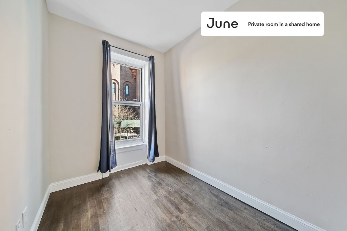 

PLEASE NOTE: This is a private room in a shared apartment. You will have your own bedroom and shared common areas (kitchen, bathroom, etc.) with other residents.

Full bedroom in a 4 bedroom / 2 bathroom apartment!

Check out 3D tour now:  https://jnhm.es/10z

This  Full room in Bedford-Stuyvesant  is available on a 12 month lease or a flexible short term (31 to 364 days) lease. You pick your custom start and end date. Monthly rent rate is determined by furnishing preference, move-in date and move-out date. Speak to a June representative for recommendations on the best stay duration for the lowest rate, and learn more about this home on the June website:  https://jnhm.es/5Rg

Amenities of this home:   Furnished Common Areas,    Wi-Fi - Paid separately (High-Speed),    Guarantors Allowed,       Central AC (Common space),       Wall-Mounted TV,    Hardwood Flooring,    Microwave,    Oven,    Refrigerator,   also, this unit is conveniently located, several local parks, restaurants and bars are just minutes away.

About June Homes: Welcome to the easiest rental experience of your life. Rent furnished or unfurnished apartments on a 12 month lease or a flexible short term (31 to 364 days). As a resident, you’ll have access to 24/7 support and monthly cleanings of the home’s shared spaces. Sign up now to apply online for your next home with June: https://jnhm.es/sign-roomi

Brokers welcome! Contact us for more details.

Interested? Use this listing ID when speaking to June team:  #896 A