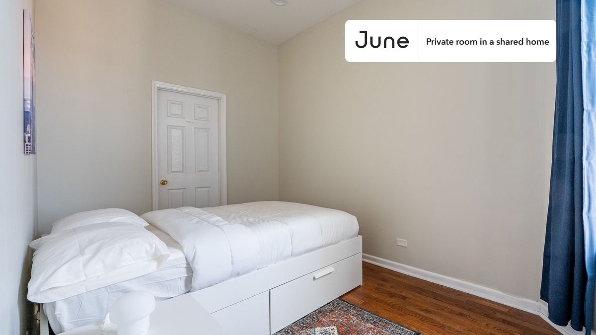 

PLEASE NOTE: This is a private room in a shared apartment. You will have your own bedroom and shared common areas (kitchen, bathroom, etc.) with other residents.

Full bedroom in a 3 bedroom / 2 bathroom apartment!

Check out 3D tour now:  https://jnhm.es/8dD

This  Full room in Pilsen  is available on a 12 month lease or a flexible short term (31 to 364 days) lease. You pick your custom start and end date. Monthly rent rate is determined by furnishing preference, move-in date and move-out date. Speak to a June representative for recommendations on the best stay duration for the lowest rate, and learn more about this home on the June website:  https://jnhm.es/6uQ

Amenities of this home:   Furnished Common Areas,    Wi-Fi - Paid separately (High-Speed),    Guarantors Allowed,       32-inch Flat-Screen TV,    Street parking - City permit required,       Hardwood Flooring,    Microwave,    Oven,    Refrigerator,   also, this unit is conveniently located, several local parks, restaurants and bars are just minutes away.

About June Homes: Welcome to the easiest rental experience of your life. Rent furnished or unfurnished apartments on a 12 month lease or a flexible short term (31 to 364 days). As a resident, you’ll have access to 24/7 support and monthly cleanings of the home’s shared spaces. Sign up now to apply online for your next home with June: https://jnhm.es/sign-roomi

Brokers welcome! Contact us for more details.

Interested? Kindly note that the minimum stay duration would be 32 days. 

Use this listing ID when speaking to June team:  #1717 C