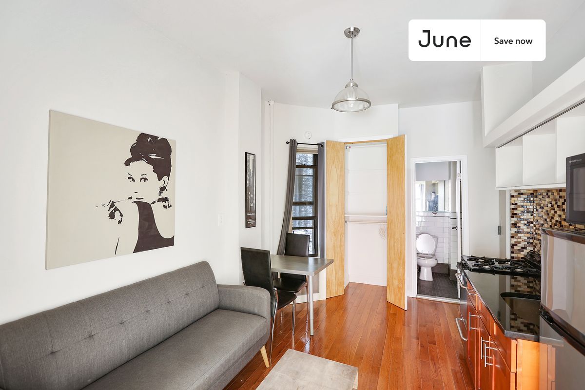 1 bedroom in Hell's Kitchen on flexible lease terms.
Check out 3D tour now: https://jnhm.es/Ym
This 1 bedroom apartment on the Hell's Kitchen is available on a 12 month lease or a flexible short term (31 to 364 days) lease. You pick your custom start and end date. Monthly rent rate is determined by furnishing preference, move-in date and move-out date. Speak to a June representative for recommendations on the best stay duration for the lowest rate, and learn more about this home on the June website: https://jnhm.es/5Md
Amenities of this home: Wi-Fi - Paid separately (High-Speed), Guarantors Allowed, Couple-Friendly, Wall-Mounted TV, Hardwood Flooring, Microwave, Oven, Refrigerator, also, this unit is conveniently located, several local parks, restaurants and bars are just minutes away.
About June Homes: Welcome to the easiest rental experience of your life. Rent furnished or unfurnished apartments on a 12 month lease or a flexible short term (31 to 364 days). As a resident, you’ll have access to 24/7 support and monthly cleanings of the home’s shared spaces. Sign up now to apply online for your next home with June: https://jnhm.es/sign-roomi
Brokers welcome! Contact us for more details.
Interested? Use this listing ID when speaking to June team: #799