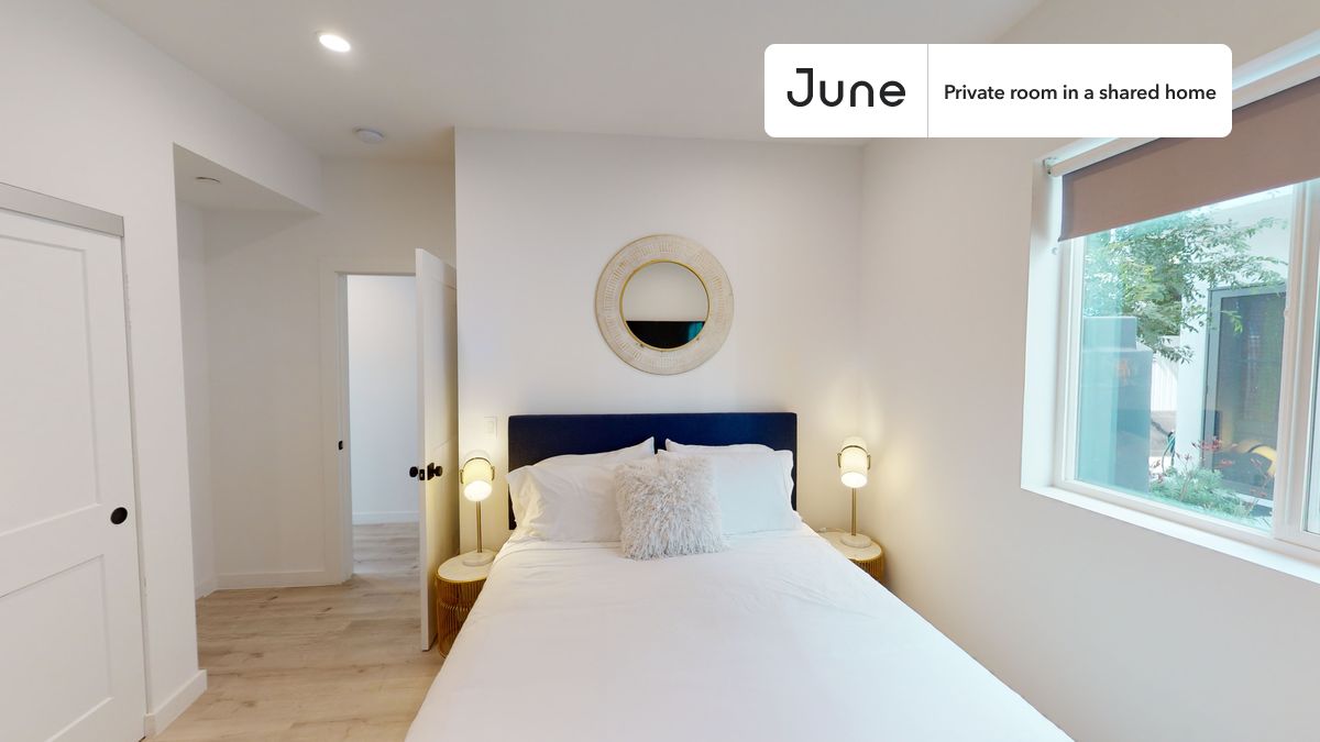 

PLEASE NOTE: This is a private room in a shared apartment. You will have your own bedroom and shared common areas (kitchen, bathroom, etc.) with other residents.

Queen bedroom in a 4 bedroom / 4.5 bathroom apartment!

Check out 3D tour now:  https://jnhm.es/85Z

This  Queen room in University Park  is available on a 12 month lease or a flexible short term (31 to 364 days) lease. You pick your custom start and end date. Monthly rent rate is determined by furnishing preference, move-in date and move-out date. Speak to a June representative for recommendations on the best stay duration for the lowest rate, and learn more about this home on the June website:  https://jnhm.es/6dy

Amenities of this home:   Wi-Fi - Paid separately (High-Speed),    Dishwasher,    Guarantors Allowed,       Laundry in home (free),       Furnished Common Areas,    Balcony,    Driveway parking (Paid separately),    Wall-Mounted TV,    Hardwood Flooring,    Microwave,    Oven,    Refrigerator,   also, this unit is conveniently located, several local parks, restaurants and bars are just minutes away.

About June Homes: Welcome to the easiest rental experience of your life. Rent furnished or unfurnished apartments on a 12 month lease or a flexible short term (31 to 364 days). As a resident, you’ll have access to 24/7 support and monthly cleanings of the home’s shared spaces. Sign up now to apply online for your next home with June: https://jnhm.es/sign-roomi

Brokers welcome! Contact us for more details.

Interested? Use this listing ID when speaking to June team:  #1346 B