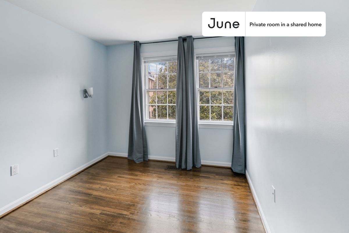 

PLEASE NOTE: This is a private room in a shared apartment. You will have your own bedroom and shared common areas (kitchen, bathroom, etc.) with other residents.

Queen bedroom in a 7 bedroom / 3.5 bathroom apartment!

Check out 3D tour now:  https://jnhm.es/10y

This  Queen room in Southwest Waterfront  is available on a 12 month lease or a flexible short term (31 to 364 days) lease. You pick your custom start and end date. Monthly rent rate is determined by furnishing preference, move-in date and move-out date. Speak to a June representative for recommendations on the best stay duration for the lowest rate, and learn more about this home on the June website:  https://jnhm.es/5Ti

Amenities of this home:   Dishwasher,    Furnished Common Areas,    Wi-Fi - Paid separately (High-Speed),    Guarantors Allowed,       Street parking - City permit required,    Laundry in home (free),       Hardwood Flooring,    Microwave,    Oven,    Refrigerator,    Air conditioning | Central AC,   also, this unit is conveniently located, several local parks, restaurants and bars are just minutes away.

About June Homes: Welcome to the easiest rental experience of your life. Rent furnished or unfurnished apartments on a 12 month lease or a flexible short term (31 to 364 days). As a resident, you’ll have access to 24/7 support and monthly cleanings of the home’s shared spaces. Sign up now to apply online for your next home with June: https://jnhm.es/sign-roomi

Brokers welcome! Contact us for more details.

Interested? Kindly note that the minimum stay duration would be 31 days. 

Use this listing ID when speaking to June team:  #938 G