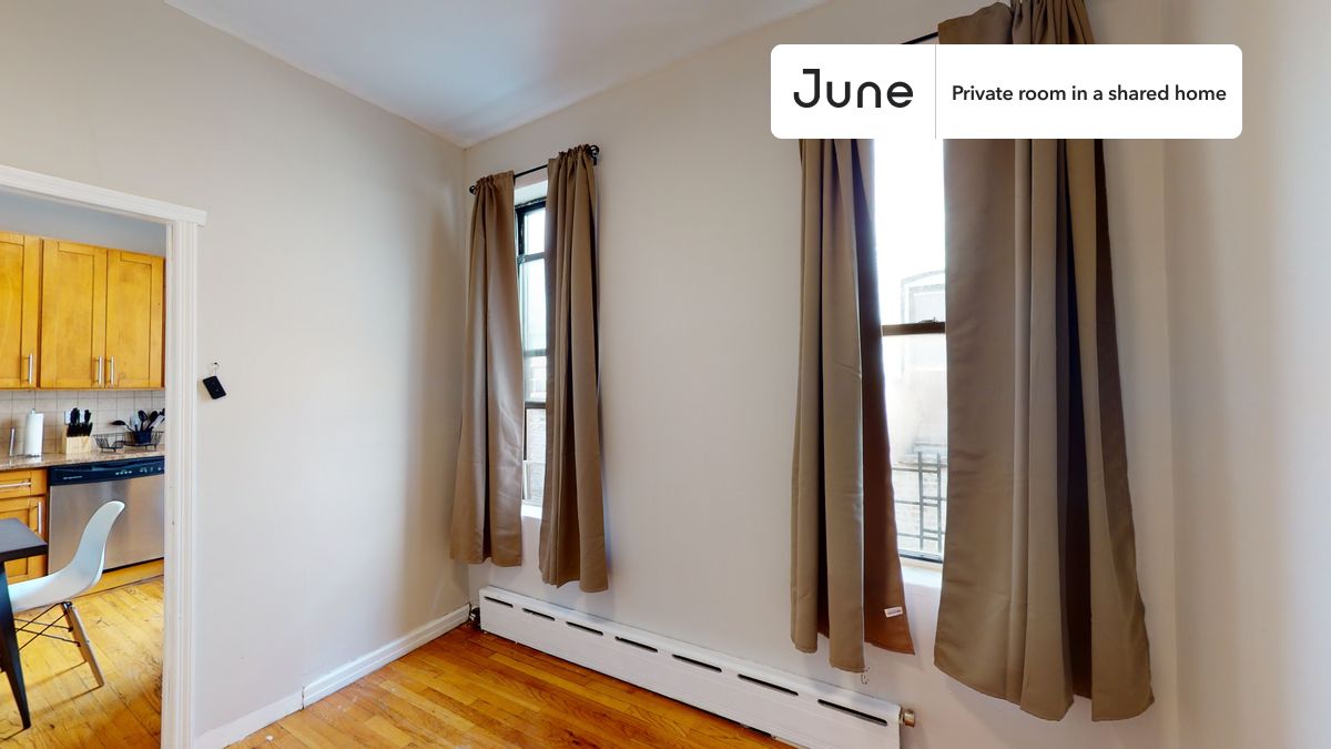 PLEASE NOTE: This is a private room in a shared apartment. You will have your own bedroom and shared common areas (kitchen, bathroom, etc.) with other residents.
Full bedroom in a 3 bedroom / 1 bathroom apartment!
Check out 3D tour now: https://jnhm.es/Wt
This Full room in Upper West Side is available on a 12 month lease or a flexible short term (31 to 364 days) lease. You pick your custom start and end date. Monthly rent rate is determined by furnishing preference, move-in date and move-out date. Speak to a June representative for recommendations on the best stay duration for the lowest rate, and learn more about this home on the June website: https://jnhm.es/5K1
Amenities of this home: Dishwasher, Furnished Common Areas, Wi-Fi - Paid separately (High-Speed), Guarantors Allowed, Street parking - City permit required, Hardwood Flooring, Microwave, Oven, Refrigerator, also, this unit is conveniently located, several local parks, restaurants and bars are just minutes away.
About June Homes: Welcome to the easiest rental experience of your life. Rent furnished or unfurnished apartments on a 12 month lease or a flexible short term (31 to 364 days). As a resident, you’ll have access to 24/7 support and monthly cleanings of the home’s shared spaces. Sign up now to apply online for your next home with June: https://jnhm.es/sign-roomi
Brokers welcome! Contact us for more details.
Interested? Use this listing ID when speaking to June team: #757 B