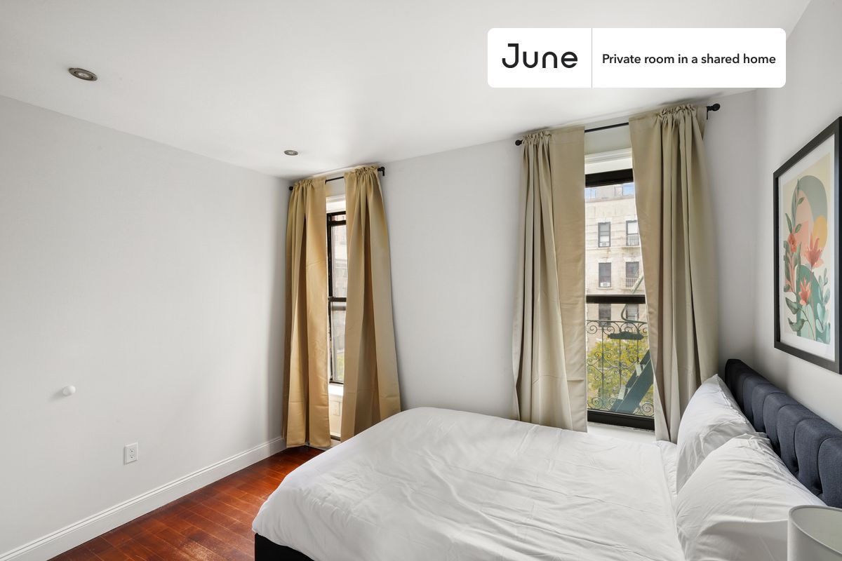 

PLEASE NOTE: This is a private room in a shared apartment. You will have your own bedroom and shared common areas (kitchen, bathroom, etc.) with other residents.

Full bedroom in a 3 bedroom / 2 bathroom apartment!

Check out 3D tour now:  https://jnhm.es/Xn

This  Full room in Upper West Side  is available on a 12 month lease or a flexible short term (31 to 364 days) lease. You pick your custom start and end date. Monthly rent rate is determined by furnishing preference, move-in date and move-out date. Speak to a June representative for recommendations on the best stay duration for the lowest rate, and learn more about this home on the June website:  https://jnhm.es/5LB

Amenities of this home:   Dishwasher,    Furnished Common Areas,    Wi-Fi - Paid separately (High-Speed),    Guarantors Allowed,          Laundry in home (free),    Wall-Mounted TV,    Hardwood Flooring,    Microwave,    Oven,    Refrigerator,   also, this unit is conveniently located, several local parks, restaurants and bars are just minutes away.

About June Homes: Welcome to the easiest rental experience of your life. Rent furnished or unfurnished apartments on a 12 month lease or a flexible short term (31 to 364 days). As a resident, you’ll have access to 24/7 support and monthly cleanings of the home’s shared spaces. Sign up now to apply online for your next home with June: https://jnhm.es/sign-roomi

Brokers welcome! Contact us for more details.

Interested? Use this listing ID when speaking to June team:  #786 B