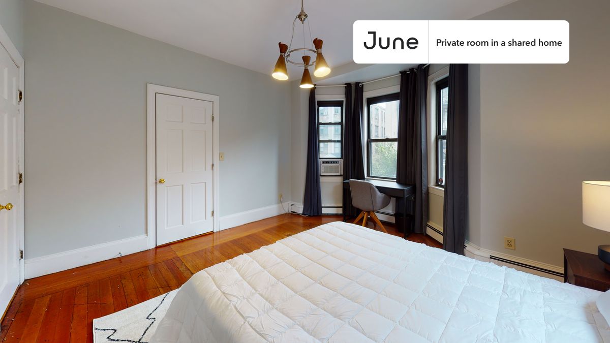 PLEASE NOTE: This is a private room in a shared apartment. You will have your own bedroom and shared common areas (kitchen, bathroom, etc.) with other residents.
Queen bedroom in a 4 bedroom / 2 bathroom apartment!
Check out 3D tour now: https://jnhm.es/R6
This Queen room in Brighton is available on a 12 month lease or a flexible short term (31 to 364 days) lease. You pick your custom start and end date. Monthly rent rate is determined by furnishing preference, move-in date and move-out date. Speak to a June representative for recommendations on the best stay duration for the lowest rate, and learn more about this home on the June website: https://jnhm.es/5uE
Amenities of this home: 32-inch Flat-Screen TV, Dishwasher, Furnished Common Areas, Wi-Fi - Paid separately (High-Speed), Guarantors Allowed, Driveway parking (Paid separately), Hardwood Flooring, Microwave, Oven, Refrigerator, also, this unit is conveniently located, several local parks, restaurants and bars are just minutes away.
About June Homes: Welcome to the easiest rental experience of your life. Rent furnished or unfurnished apartments on a 12 month lease or a flexible short term (31 to 364 days). As a resident, you’ll have access to 24/7 support and monthly cleanings of the home’s shared spaces. Sign up now to apply online for your next home with June: https://jnhm.es/sign-roomi
Brokers welcome! Contact us for more details.
Interested? Kindly note that the minimum stay duration would be 31 days.
Use this listing ID when speaking to June team: #419 1B