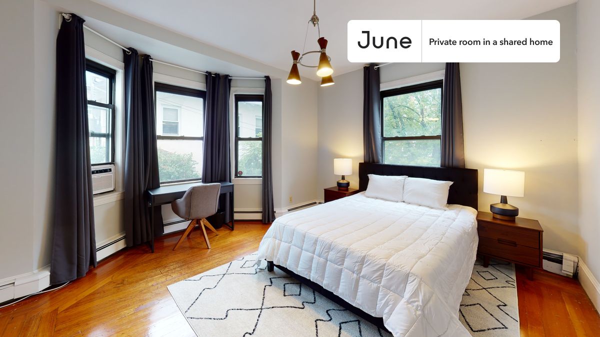 PLEASE NOTE: This is a private room in a shared apartment. You will have your own bedroom and shared common areas (kitchen, bathroom, etc.) with other residents.
Queen bedroom in a 4 bedroom / 2 bathroom apartment!
Check out 3D tour now: https://jnhm.es/R6
This Queen room in Brighton is available on a 12 month lease or a flexible short term (31 to 364 days) lease. You pick your custom start and end date. Monthly rent rate is determined by furnishing preference, move-in date and move-out date. Speak to a June representative for recommendations on the best stay duration for the lowest rate, and learn more about this home on the June website: https://jnhm.es/5uE
Amenities of this home: 32-inch Flat-Screen TV, Dishwasher, Furnished Common Areas, Wi-Fi - Paid separately (High-Speed), Guarantors Allowed, Driveway parking (Paid separately), Hardwood Flooring, Microwave, Oven, Refrigerator, also, this unit is conveniently located, several local parks, restaurants and bars are just minutes away.
About June Homes: Welcome to the easiest rental experience of your life. Rent furnished or unfurnished apartments on a 12 month lease or a flexible short term (31 to 364 days). As a resident, you’ll have access to 24/7 support and monthly cleanings of the home’s shared spaces. Sign up now to apply online for your next home with June: https://jnhm.es/sign-roomi
Brokers welcome! Contact us for more details.
Interested? Kindly note that the minimum stay duration would be 31 days.
Use this listing ID when speaking to June team: #419 1B