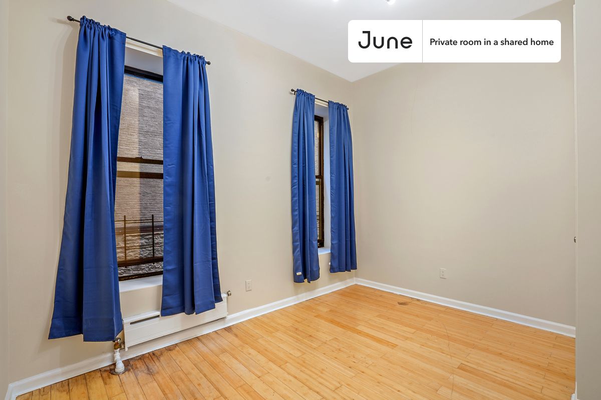 

PLEASE NOTE: This is a private room in a shared apartment. You will have your own bedroom and shared common areas (kitchen, bathroom, etc.) with other residents.

Queen bedroom in a 2 bedroom / 1 bathroom apartment!

Check out 3D tour now:  https://jnhm.es/W8

This  Queen room in West Harlem  is available on a 12 month lease or a flexible short term (31 to 364 days) lease. You pick your custom start and end date. Monthly rent rate is determined by furnishing preference, move-in date and move-out date. Speak to a June representative for recommendations on the best stay duration for the lowest rate, and learn more about this home on the June website:  https://jnhm.es/5I2

Amenities of this home:   Furnished Common Areas,    Wi-Fi - Paid separately (High-Speed),    Elevator,    Guarantors Allowed,       32-inch Flat-Screen TV,       Laundry in home (free),    Dishwasher,    Hardwood Flooring,    Microwave,    Oven,    Refrigerator,   also, this unit is conveniently located, several local parks, restaurants and bars are just minutes away.

About June Homes: Welcome to the easiest rental experience of your life. Rent furnished or unfurnished apartments on a 12 month lease or a flexible short term (31 to 364 days). As a resident, you’ll have access to 24/7 support and monthly cleanings of the home’s shared spaces. Sign up now to apply online for your next home with June: https://jnhm.es/sign-roomi

Brokers welcome! Contact us for more details.

Interested? Use this listing ID when speaking to June team:  #711 B
