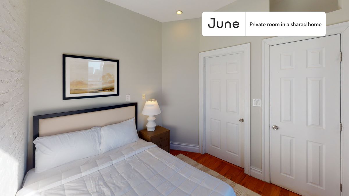 PLEASE NOTE: This is a private room in a shared apartment. You will have your own bedroom and shared common areas (kitchen, bathroom, etc.) with other residents.
Full bedroom in a 2 bedroom / 1 bathroom apartment!
Check out 3D tour now: https://jnhm.es/Wf
This Full room in Columbus Circle is available on a 12 month lease or a flexible short term (31 to 364 days) lease. You pick your custom start and end date. Monthly rent rate is determined by furnishing preference, move-in date and move-out date. Speak to a June representative for recommendations on the best stay duration for the lowest rate, and learn more about this home on the June website: https://jnhm.es/5HV
Amenities of this home: Dishwasher, Furnished Common Areas, Wi-Fi - Paid separately (High-Speed), Guarantors Allowed, 32-inch Flat-Screen TV, Street parking - City permit required, Laundry in home (free), Hardwood Flooring, Microwave, Oven, Refrigerator, also, this unit is conveniently located, several local parks, restaurants and bars are just minutes away.
About June Homes: Welcome to the easiest rental experience of your life. Rent furnished or unfurnished apartments on a 12 month lease or a flexible short term (31 to 364 days). As a resident, you’ll have access to 24/7 support and monthly cleanings of the home’s shared spaces. Sign up now to apply online for your next home with June: https://jnhm.es/sign-roomi
Brokers welcome! Contact us for more details.
Interested? Use this listing ID when speaking to June team: #707 A