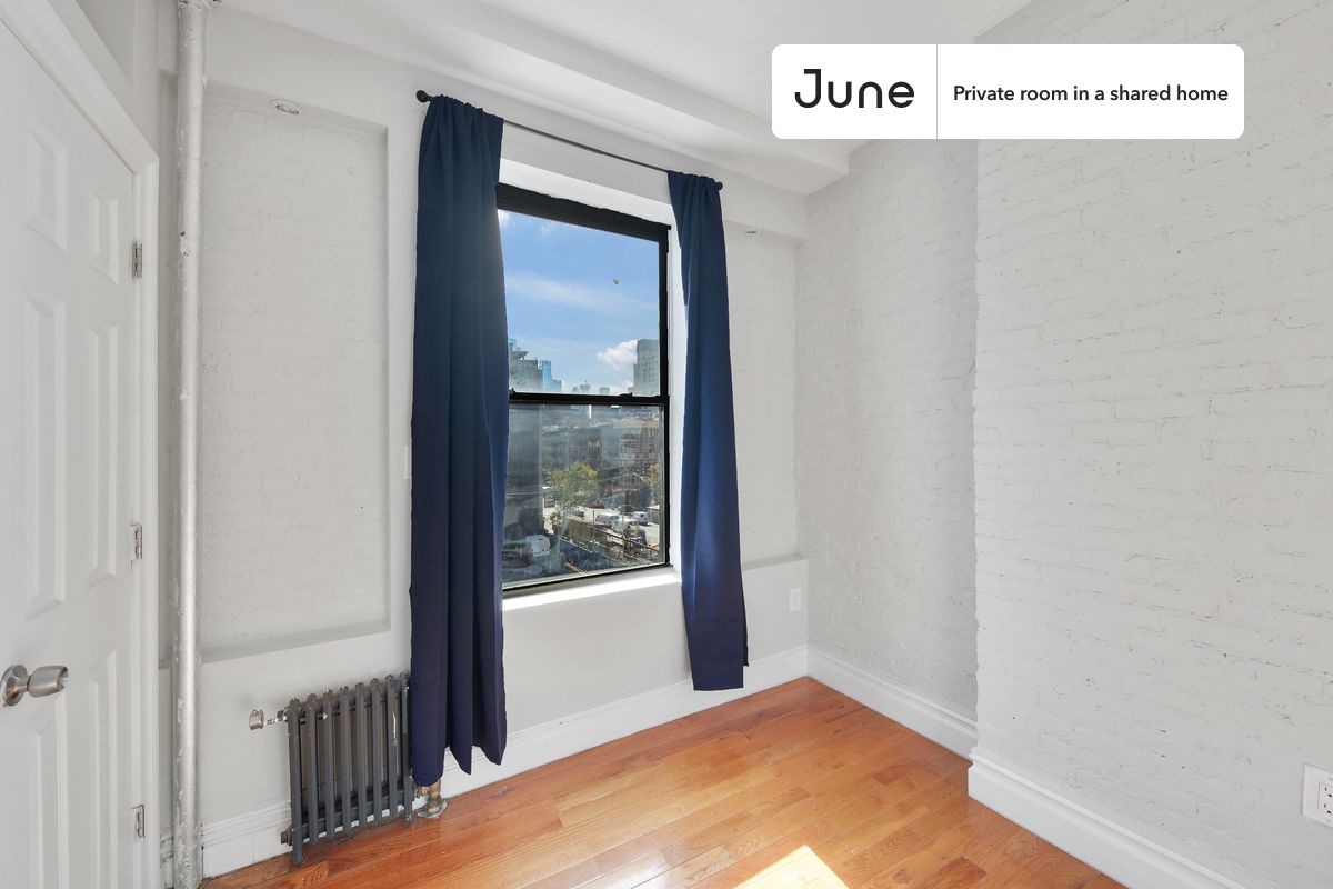 PLEASE NOTE: This is a private room in a shared apartment. You will have your own bedroom and shared common areas (kitchen, bathroom, etc.) with other residents.
Full bedroom in a 2 bedroom / 1 bathroom apartment!
Check out 3D tour now: https://jnhm.es/Wf
This Full room in Columbus Circle is available on a 12 month lease or a flexible short term (31 to 364 days) lease. You pick your custom start and end date. Monthly rent rate is determined by furnishing preference, move-in date and move-out date. Speak to a June representative for recommendations on the best stay duration for the lowest rate, and learn more about this home on the June website: https://jnhm.es/5HV
Amenities of this home: Dishwasher, Furnished Common Areas, Wi-Fi - Paid separately (High-Speed), Guarantors Allowed, 32-inch Flat-Screen TV, Street parking - City permit required, Laundry in home (free), Hardwood Flooring, Microwave, Oven, Refrigerator, also, this unit is conveniently located, several local parks, restaurants and bars are just minutes away.
About June Homes: Welcome to the easiest rental experience of your life. Rent furnished or unfurnished apartments on a 12 month lease or a flexible short term (31 to 364 days). As a resident, you’ll have access to 24/7 support and monthly cleanings of the home’s shared spaces. Sign up now to apply online for your next home with June: https://jnhm.es/sign-roomi
Brokers welcome! Contact us for more details.
Interested? Use this listing ID when speaking to June team: #707 A