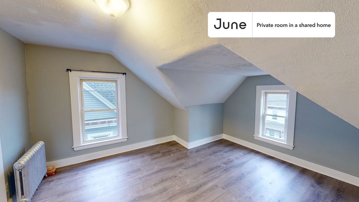 

PLEASE NOTE: This is a private room in a shared apartment. You will have your own bedroom and shared common areas (kitchen, bathroom, etc.) with other residents.

Full bedroom in a 7 bedroom / 2 bathroom apartment!

Check out 3D tour now:  https://jnhm.es/8aW

This  Full room in Allston  is available on a 12 month lease or a flexible short term (31 to 364 days) lease. You pick your custom start and end date. Monthly rent rate is determined by furnishing preference, move-in date and move-out date. Speak to a June representative for recommendations on the best stay duration for the lowest rate, and learn more about this home on the June website:  https://jnhm.es/6kv

Amenities of this home:   Laundry - Paid separately (in building),       Dine in kitchen,    32-inch Flat-Screen TV,       Guarantors Allowed,    Wi-Fi - Paid separately (High-Speed),    Furnished Common Areas,    Dishwasher,    Living area,    Parking Spot (Paid separately),    Hardwood Flooring,    Microwave,    Oven,    Refrigerator,   also, this unit is conveniently located, several local parks, restaurants and bars are just minutes away.

About June Homes: Welcome to the easiest rental experience of your life. Rent furnished or unfurnished apartments on a 12 month lease or a flexible short term (31 to 364 days). As a resident, you’ll have access to 24/7 support and monthly cleanings of the home’s shared spaces. Sign up now to apply online for your next home with June: https://jnhm.es/sign-roomi

Brokers welcome! Contact us for more details.

Interested? Kindly note that the minimum stay duration would be 31 days. 

Use this listing ID when speaking to June team:  #1505 F