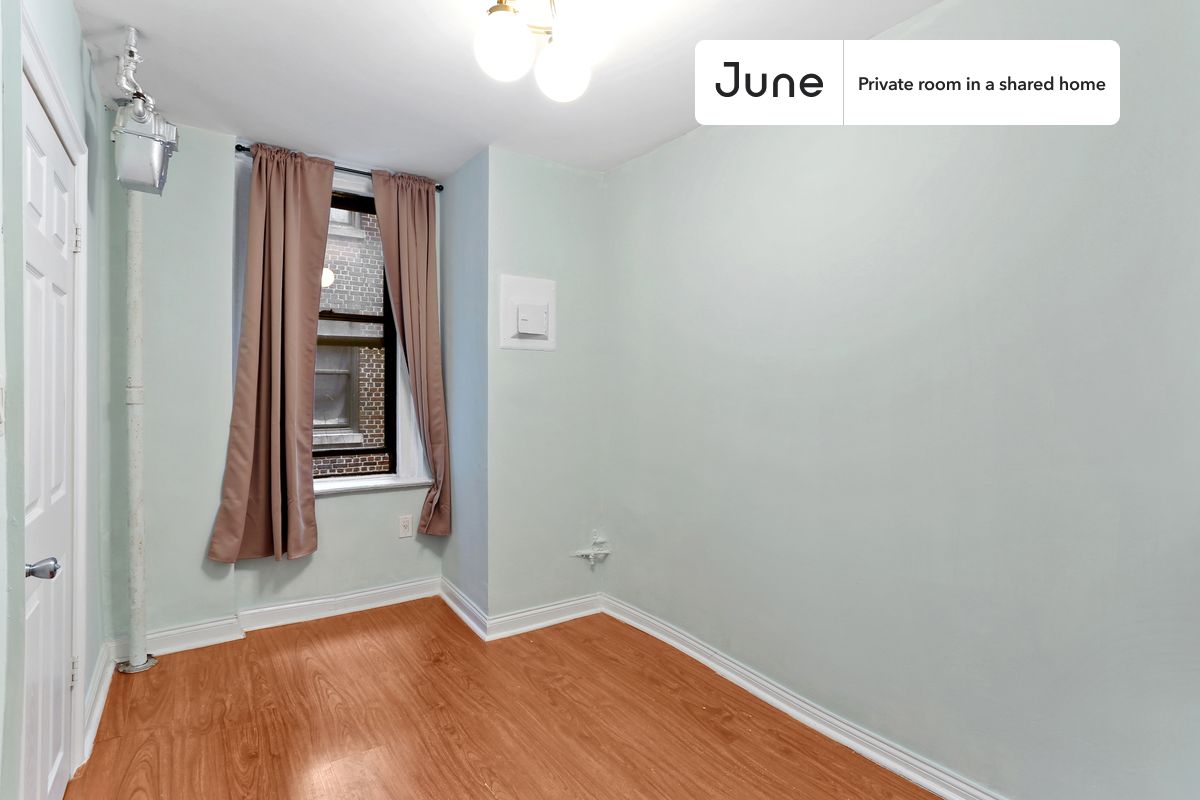 

PLEASE NOTE: This is a private room in a shared apartment. You will have your own bedroom and shared common areas (kitchen, bathroom, etc.) with other residents.

Full bedroom in a 2 bedroom / 1 bathroom apartment!

Check out 3D tour now:  https://jnhm.es/We

This  Full room in East Harlem  is available on a 12 month lease or a flexible short term (31 to 364 days) lease. You pick your custom start and end date. Monthly rent rate is determined by furnishing preference, move-in date and move-out date. Speak to a June representative for recommendations on the best stay duration for the lowest rate, and learn more about this home on the June website:  https://jnhm.es/5HI

Amenities of this home:   Dishwasher,    Furnished Common Areas,    Wi-Fi - Paid separately (High-Speed),    Elevator,    Guarantors Allowed,       32-inch Flat-Screen TV,       Street parking - City permit required,    Hardwood Flooring,    Microwave,    Oven,    Refrigerator,   also, this unit is conveniently located, several local parks, restaurants and bars are just minutes away.

About June Homes: Welcome to the easiest rental experience of your life. Rent furnished or unfurnished apartments on a 12 month lease or a flexible short term (31 to 364 days). As a resident, you’ll have access to 24/7 support and monthly cleanings of the home’s shared spaces. Sign up now to apply online for your next home with June: https://jnhm.es/sign-roomi

Brokers welcome! Contact us for more details.

Interested? Use this listing ID when speaking to June team:  #702 B