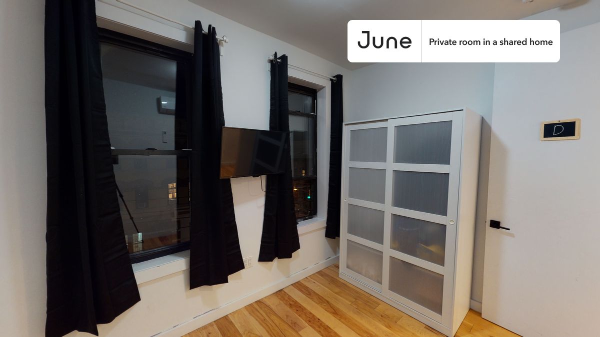 

PLEASE NOTE: This is a private room in a shared apartment. You will have your own bedroom and shared common areas (kitchen, bathroom, etc.) with other residents.

Queen bedroom in a 4 bedroom / 2 bathroom apartment!

Check out 3D tour now:  https://jnhm.es/Rk

This  Queen room in Ridgewood  is available on a 12 month lease or a flexible short term (31 to 364 days) lease. You pick your custom start and end date. Monthly rent rate is determined by furnishing preference, move-in date and move-out date. Speak to a June representative for recommendations on the best stay duration for the lowest rate, and learn more about this home on the June website:  https://jnhm.es/5wQ

Amenities of this home:   Dishwasher,    Furnished Common Areas,    Wi-Fi - Paid separately (High-Speed),    Guarantors Allowed,       Street parking - City permit required,    Laundry in building (free),    Wall-Mounted TV,    Hardwood Flooring,    Microwave,    Oven,    Refrigerator,    AC | Mini Split (Room),   also, this unit is conveniently located, several local parks, restaurants and bars are just minutes away.

About June Homes: Welcome to the easiest rental experience of your life. Rent furnished or unfurnished apartments on a 12 month lease or a flexible short term (31 to 364 days). As a resident, you’ll have access to 24/7 support and monthly cleanings of the home’s shared spaces. Sign up now to apply online for your next home with June: https://jnhm.es/sign-roomi

Brokers welcome! Contact us for more details.

Interested? Use this listing ID when speaking to June team:  #461 D