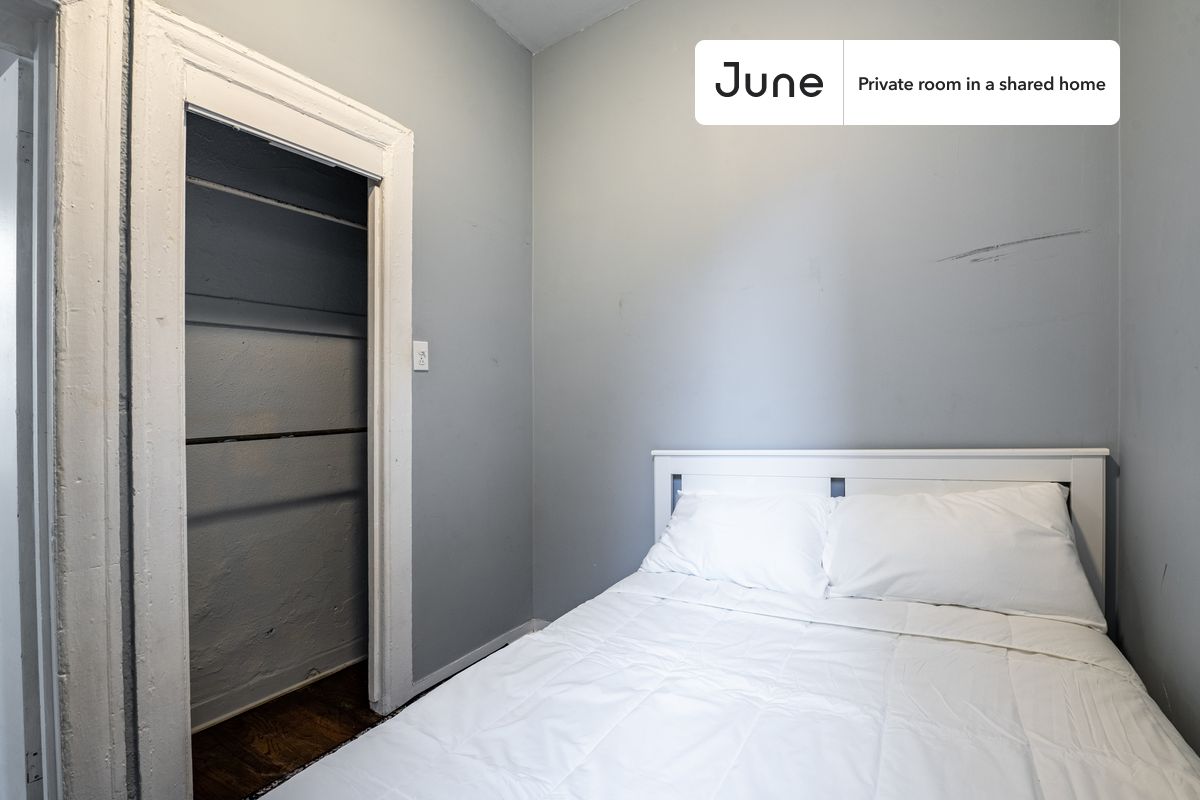 

PLEASE NOTE: This is a private room in a shared apartment. You will have your own bedroom and shared common areas (kitchen, bathroom, etc.) with other residents.

Full bedroom in a 3 bedroom / 1 bathroom apartment!

Check out 3D tour now:  https://jnhm.es/86Q

This  Full room in East Ukrainian Village  is available on a 12 month lease or a flexible short term (31 to 364 days) lease. You pick your custom start and end date. Monthly rent rate is determined by furnishing preference, move-in date and move-out date. Speak to a June representative for recommendations on the best stay duration for the lowest rate, and learn more about this home on the June website:  https://jnhm.es/6ex

Amenities of this home:   Furnished Common Areas,    Wi-Fi - Paid separately (High-Speed),    Guarantors Allowed,       Street parking - City permit required,    Laundry - Paid separately (in building),       Wall-Mounted TV,    Hardwood Flooring,    Microwave,    Oven,    Refrigerator,   also, this unit is conveniently located, several local parks, restaurants and bars are just minutes away.

About June Homes: Welcome to the easiest rental experience of your life. Rent furnished or unfurnished apartments on a 12 month lease or a flexible short term (31 to 364 days). As a resident, you’ll have access to 24/7 support and monthly cleanings of the home’s shared spaces. Sign up now to apply online for your next home with June: https://jnhm.es/sign-roomi

Brokers welcome! Contact us for more details.

Interested? Kindly note that the minimum stay duration would be 32 days. 

Use this listing ID when speaking to June team:  #1368 C