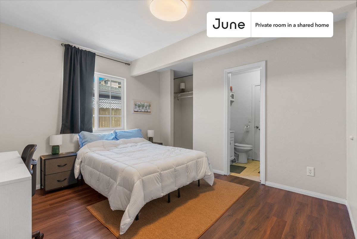 

PLEASE NOTE: This is a private room in a shared apartment. You will have your own bedroom and shared common areas (kitchen, bathroom, etc.) with other residents.

Full bedroom in a 7 bedroom / 3 bathroom apartment!

Check out 3D tour now:  https://jnhm.es/86n

This  Full room in College West  is available on a 12 month lease or a flexible short term (31 to 364 days) lease. You pick your custom start and end date. Monthly rent rate is determined by furnishing preference, move-in date and move-out date. Speak to a June representative for recommendations on the best stay duration for the lowest rate, and learn more about this home on the June website:  https://jnhm.es/5Y5

Amenities of this home:   Dishwasher,    Furnished Common Areas,    Wi-Fi - Paid separately (High-Speed),    Guarantors Allowed,       Central AC (Common space),    Laundry in home (free),       Enclosed backyard,    Wall-Mounted TV,    Hardwood Flooring,    Microwave,    Oven,    Refrigerator,    garage parking (paid),   also, this unit is conveniently located, several local parks, restaurants and bars are just minutes away.

About June Homes: Welcome to the easiest rental experience of your life. Rent furnished or unfurnished apartments on a 12 month lease or a flexible short term (31 to 364 days). As a resident, you’ll have access to 24/7 support and monthly cleanings of the home’s shared spaces. Sign up now to apply online for your next home with June: https://jnhm.es/sign-roomi

Brokers welcome! Contact us for more details.

Interested? Use this listing ID when speaking to June team:  #1021 C