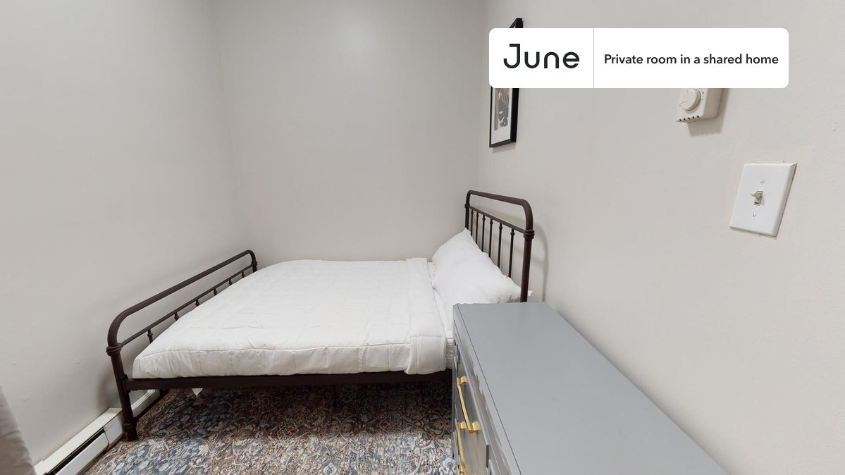 Limited time offer! Get $100 off your next rent with code SUMMER100. Mention it to our team!

Full bedroom in a 3 bedroom / 1 bathroom apartment!

Check out 3D tour now:  https://jnhm.es/84H

This  Full room in Upper West Side  is available on a 12 month lease or a flexible short term (31 to 364 days) lease. You pick your custom start and end date. Monthly rent rate is determined by furnishing preference, move-in date and move-out date. Speak to a June representative for recommendations on the best stay duration for the lowest rate, and learn more about this home on the June website:  https://jnhm.es/6a3

Amenities of this home:   Furnished Common Areas,    Wi-Fi - Paid separately (High-Speed),    Guarantors Allowed,          Laundry in home (free),    Wall-Mounted TV,    Hardwood Flooring,    Microwave,    Oven,    Refrigerator,   also, this unit is conveniently located, several local parks, restaurants and bars are just minutes away.

About June Homes: Welcome to the easiest rental experience of your life. Rent furnished or unfurnished apartments on a 12 month lease or a flexible short term (31 to 364 days). As a resident, you’ll have access to 24/7 support and monthly cleanings of the home’s shared spaces. Sign up now to apply online for your next home with June: https://jnhm.es/sign-roomi

Brokers accepted. 5% commission on rent.

Interested? Use this listing ID when speaking to June team:  #1274 C