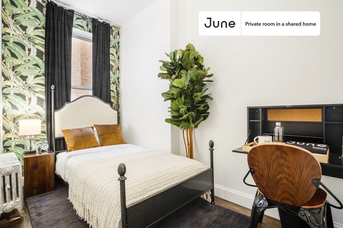 

PLEASE NOTE: This is a private room in a shared apartment. You will have your own bedroom and shared common areas (kitchen, bathroom, etc.) with other residents.

Twin bedroom in a 3 bedroom / 1 bathroom apartment!

Check out 3D tour now:  https://jnhm.es/Ry

This  Twin room in Prospect Heights  is available on a 12 month lease or a flexible short term (31 to 364 days) lease. You pick your custom start and end date. Monthly rent rate is determined by furnishing preference, move-in date and move-out date. Speak to a June representative for recommendations on the best stay duration for the lowest rate, and learn more about this home on the June website:  https://jnhm.es/At

Amenities of this home:   Dishwasher,    Furnished Common Areas,    Wi-Fi - Paid separately (High-Speed),    Guarantors Allowed,       32-inch Flat-Screen TV,       Shared Home Office,    Hardwood Flooring,    Microwave,    Oven,    Refrigerator,   also, this unit is conveniently located, several local parks, restaurants and bars are just minutes away.

About June Homes: Welcome to the easiest rental experience of your life. Rent furnished or unfurnished apartments on a 12 month lease or a flexible short term (31 to 364 days). As a resident, you’ll have access to 24/7 support and monthly cleanings of the home’s shared spaces. Sign up now to apply online for your next home with June: https://jnhm.es/sign-roomi

Brokers welcome! Contact us for more details.

Interested? Use this listing ID when speaking to June team:  #168 2D