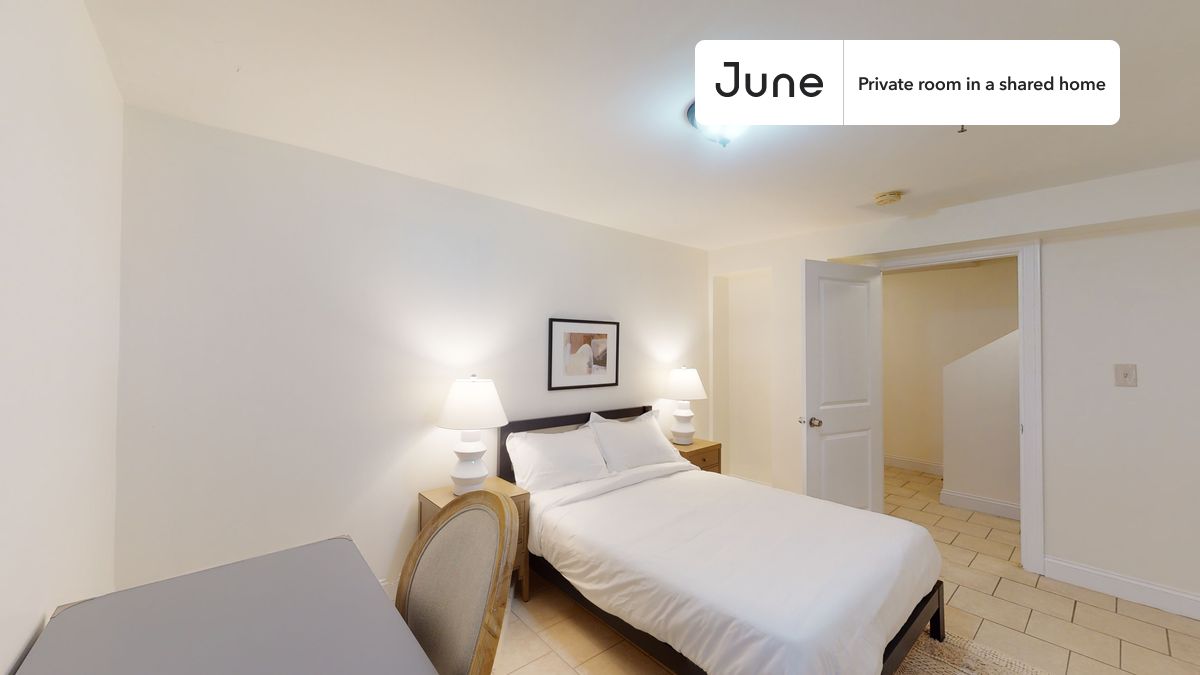 

PLEASE NOTE: This is a private room in a shared apartment. You will have your own bedroom and shared common areas (kitchen, bathroom, etc.) with other residents.

Queen bedroom in a 4 bedroom / 2 bathroom apartment!

Check out 3D tour now:  https://jnhm.es/YD

This  Queen room in Roxbury  is available on a 12 month lease or a flexible short term (31 to 364 days) lease. You pick your custom start and end date. Monthly rent rate is determined by furnishing preference, move-in date and move-out date. Speak to a June representative for recommendations on the best stay duration for the lowest rate, and learn more about this home on the June website:  https://jnhm.es/5NL

Amenities of this home:   Dishwasher,    Patio,    Furnished Common Areas,    Wi-Fi - Paid separately (High-Speed),    Guarantors Allowed,       32-inch Flat-Screen TV,       Hardwood Flooring,    Microwave,    Oven,    Refrigerator,    Air Conditioning | HVAC,   also, this unit is conveniently located, several local parks, restaurants and bars are just minutes away.

About June Homes: Welcome to the easiest rental experience of your life. Rent furnished or unfurnished apartments on a 12 month lease or a flexible short term (31 to 364 days). As a resident, you’ll have access to 24/7 support and monthly cleanings of the home’s shared spaces. Sign up now to apply online for your next home with June: https://jnhm.es/sign-roomi

Brokers welcome! Contact us for more details.

Interested? Kindly note that the minimum stay duration would be 31 days. 

Use this listing ID when speaking to June team:  #829 C