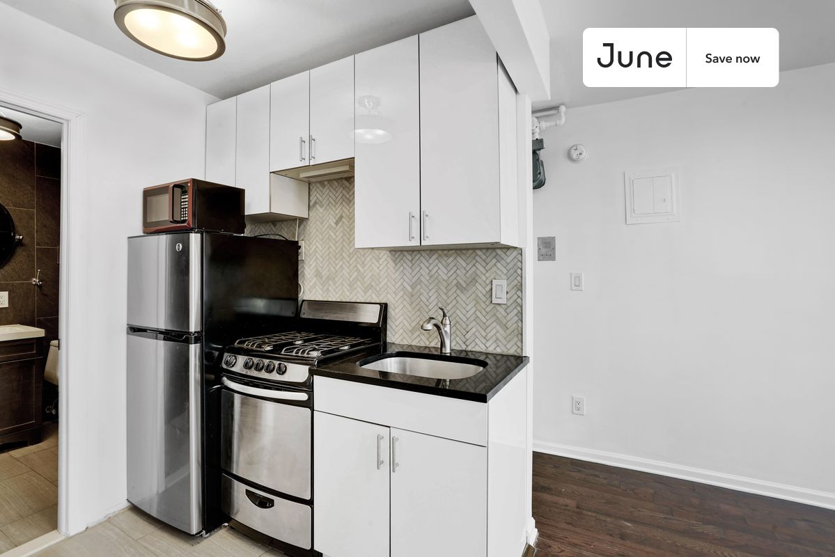 



Studio in East Village on flexible lease terms.

Check out 3D tour now:  https://jnhm.es/5H

This  studio   is available on a 12 month lease or a flexible short term (31 to 364 days) lease. You pick your custom start and end date. Monthly rent rate is determined by furnishing preference, move-in date and move-out date. Speak to a June representative for recommendations on the best stay duration for the lowest rate, and learn more about this home on the June website:     https://jnhm.es/5tX

Amenities of this home:   Wi-Fi - Paid separately (High-Speed),    Guarantors Allowed,       Couple-Friendly,    Hardwood Flooring,    Microwave,    Oven,    Refrigerator,   also, this unit is conveniently located, several local parks, restaurants and bars are just minutes away.

About June Homes: Welcome to the easiest rental experience of your life. Rent furnished or unfurnished apartments on a 12 month lease or a flexible short term (31 to 364 days). As a resident, you’ll have access to 24/7 support and monthly cleanings of the home’s shared spaces. Sign up now to apply online for your next home with June: https://jnhm.es/sign-roomi

Brokers welcome! Contact us for more details.

Interested? Use this listing ID when speaking to June team:  #407