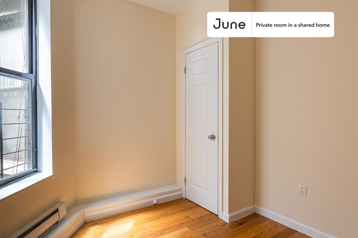 

PLEASE NOTE: This is a private room in a shared apartment. You will have your own bedroom and shared common areas (kitchen, bathroom, etc.) with other residents.

Full bedroom in a 4 bedroom / 2 bathroom apartment!

Check out 3D tour now:  https://jnhm.es/86m

This  Full room in South Harlem  is available on a 12 month lease or a flexible short term (31 to 364 days) lease. You pick your custom start and end date. Monthly rent rate is determined by furnishing preference, move-in date and move-out date. Speak to a June representative for recommendations on the best stay duration for the lowest rate, and learn more about this home on the June website:  https://jnhm.es/6dU

Amenities of this home:         Laundry in home (free),    Dishwasher,    Furnished Common Areas,    Wi-Fi - Paid separately (High-Speed),    Guarantors Allowed,    Wall-Mounted TV,    Hardwood Flooring,    Microwave,    Oven,    Refrigerator,   also, this unit is conveniently located, several local parks, restaurants and bars are just minutes away.

About June Homes: Welcome to the easiest rental experience of your life. Rent furnished or unfurnished apartments on a 12 month lease or a flexible short term (31 to 364 days). As a resident, you’ll have access to 24/7 support and monthly cleanings of the home’s shared spaces. Sign up now to apply online for your next home with June: https://jnhm.es/sign-roomi

Brokers welcome! Contact us for more details.

Interested? Use this listing ID when speaking to June team:  #1352 C