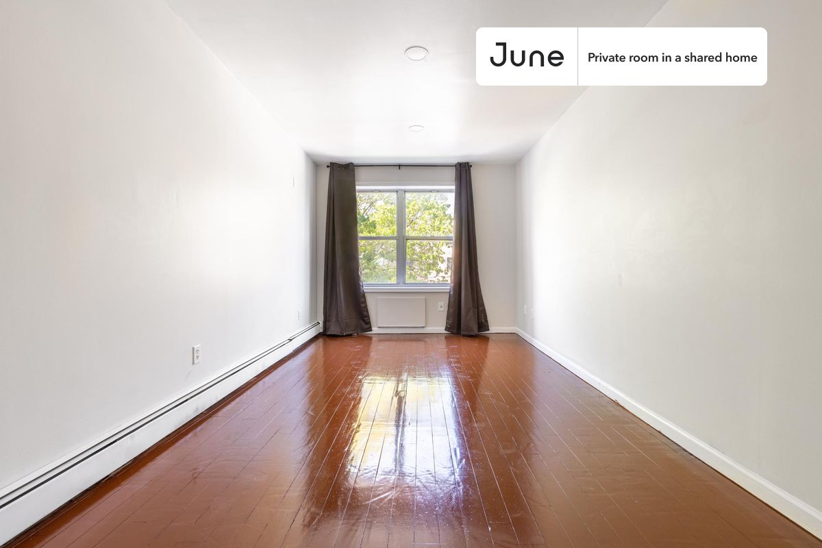 PLEASE NOTE: This is a private room in a shared apartment. You will have your own bedroom and shared common areas (kitchen, bathroom, etc.) with other residents.
Full bedroom in a 4 bedroom / 3 bathroom apartment!
Check out 3D tour now: https://jnhm.es/84l
This Full room in Fort Greene is available on a 12 month lease or a flexible short term (31 to 364 days) lease. You pick your custom start and end date. Monthly rent rate is determined by furnishing preference, move-in date and move-out date. Speak to a June representative for recommendations on the best stay duration for the lowest rate, and learn more about this home on the June website: https://jnhm.es/620
Amenities of this home: Patio, Furnished Common Areas, Wi-Fi - Paid separately (High-Speed), Outdoor space, Guarantors Allowed, 32-inch Flat-Screen TV, Hardwood Flooring, Microwave, Oven, Refrigerator, also, this unit is conveniently located, several local parks, restaurants and bars are just minutes away.
About June Homes: Welcome to the easiest rental experience of your life. Rent furnished or unfurnished apartments on a 12 month lease or a flexible short term (31 to 364 days). As a resident, you’ll have access to 24/7 support and monthly cleanings of the home’s shared spaces. Sign up now to apply online for your next home with June: https://jnhm.es/sign-roomi
Brokers welcome! Contact us for more details.
Interested? Use this listing ID when speaking to June team: #1078 B