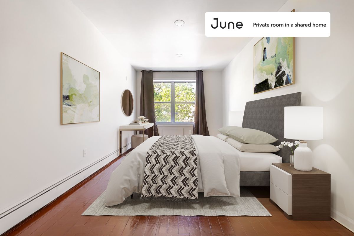 PLEASE NOTE: This is a private room in a shared apartment. You will have your own bedroom and shared common areas (kitchen, bathroom, etc.) with other residents.
Full bedroom in a 4 bedroom / 3 bathroom apartment!
Check out 3D tour now: https://jnhm.es/84l
This Full room in Fort Greene is available on a 12 month lease or a flexible short term (31 to 364 days) lease. You pick your custom start and end date. Monthly rent rate is determined by furnishing preference, move-in date and move-out date. Speak to a June representative for recommendations on the best stay duration for the lowest rate, and learn more about this home on the June website: https://jnhm.es/620
Amenities of this home: Patio, Furnished Common Areas, Wi-Fi - Paid separately (High-Speed), Outdoor space, Guarantors Allowed, 32-inch Flat-Screen TV, Hardwood Flooring, Microwave, Oven, Refrigerator, also, this unit is conveniently located, several local parks, restaurants and bars are just minutes away.
About June Homes: Welcome to the easiest rental experience of your life. Rent furnished or unfurnished apartments on a 12 month lease or a flexible short term (31 to 364 days). As a resident, you’ll have access to 24/7 support and monthly cleanings of the home’s shared spaces. Sign up now to apply online for your next home with June: https://jnhm.es/sign-roomi
Brokers welcome! Contact us for more details.
Interested? Use this listing ID when speaking to June team: #1078 B