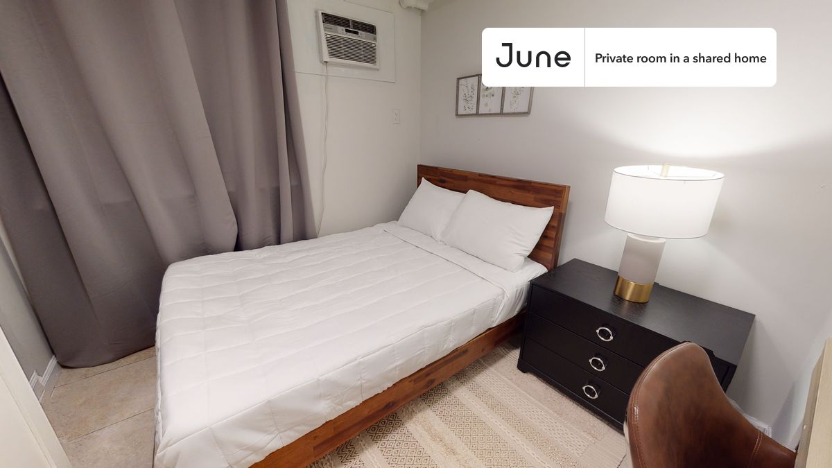 Full bedroom in a 4 bedroom / 1.5 bathroom apartment!
Check out 3D tour now: https://jnhm.es/5u
This Full room in Upper East Side is available on a flexible 1-18 month lease. Monthly rent rate is determined by furnishing preference, move-in date and move-out date. Speak to a June representative for recommendations on the best stay duration for the lowest rate, and learn more about this home on the June website: https://jnhm.es/5xD
Amenities of this home: Dishwasher, Furnished Common Areas, Wi-Fi - Paid separately (High-Speed), Guarantors Allowed, 32-inch Flat-Screen TV, Central AC (Common space), Hardwood Flooring, Microwave, Oven, Refrigerator, also, this unit is conveniently located, several local parks, restaurants and bars are just minutes away.
About June Homes: Welcome to the easiest rental experience of your life. Rent furnished or unfurnished apartments for 1 - 18 months, bypass hidden costs and broker fees and enjoy an easy move-in. As a resident, you’ll have access to 24/7 support and monthly cleanings of the home’s shared spaces. Sign up now to apply online for your next home with June: https://jnhm.es/sign-roomi
Interested? Use this listing ID when speaking to June team: #479 C