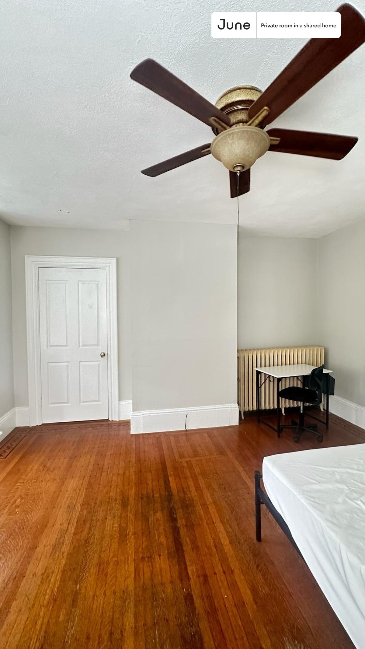 PLEASE NOTE: This is a private room in a shared apartment. You will have your own bedroom and shared common areas (kitchen, bathroom, etc.) with other residents.
Queen bedroom in a 3 bedroom / 1 bathroom apartment!
Check out 3D tour now: https://jnhm.es/8dH
This Queen room in Somerville is available on a 12 month lease or a flexible short term (31 to 364 days) lease. You pick your custom start and end date. Monthly rent rate is determined by furnishing preference, move-in date and move-out date. Speak to a June representative for recommendations on the best stay duration for the lowest rate, and learn more about this home on the June website: https://jnhm.es/6sv
Amenities of this home: Laundry in home (free), Dine in kitchen, 32-inch Flat-Screen TV, Guarantors Allowed, Wi-Fi - Paid separately (High-Speed), Furnished Common Areas, Front porch, Balcony, Living area, Parking Spot (Paid separately), Hardwood Flooring, Microwave, Oven, Refrigerator, also, this unit is conveniently located, several local parks, restaurants and bars are just minutes away.
About June Homes: Welcome to the easiest rental experience of your life. Rent furnished or unfurnished apartments on a 12 month lease or a flexible short term (31 to 364 days). As a resident, you’ll have access to 24/7 support and monthly cleanings of the home’s shared spaces. Sign up now to apply online for your next home with June: https://jnhm.es/sign-roomi
Brokers welcome! Contact us for more details.
Interested? Kindly note that the minimum stay duration would be 31 days.
Use this listing ID when speaking to June team: #1667 A