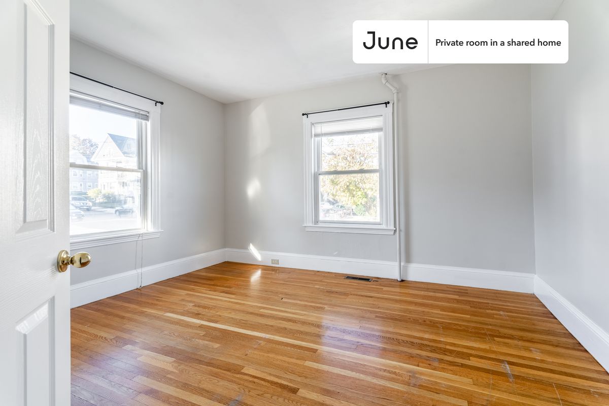 

PLEASE NOTE: This is a private room in a shared apartment. You will have your own bedroom and shared common areas (kitchen, bathroom, etc.) with other residents.

Full bedroom in a 3 bedroom / 1 bathroom apartment!

Check out 3D tour now:  https://jnhm.es/8bP

This  Full room in Brighton  is available on a 12 month lease or a flexible short term (31 to 364 days) lease. You pick your custom start and end date. Monthly rent rate is determined by furnishing preference, move-in date and move-out date. Speak to a June representative for recommendations on the best stay duration for the lowest rate, and learn more about this home on the June website:  https://jnhm.es/6l7

Amenities of this home:   Dishwasher,    Furnished Common Areas,    Wi-Fi - Paid separately (High-Speed),    Guarantors Allowed,       Dine in kitchen,       Street parking - City permit required,    Laundry in home (free),    Hardwood Flooring,    Microwave,    Oven,    Refrigerator,   also, this unit is conveniently located, several local parks, restaurants and bars are just minutes away.

About June Homes: Welcome to the easiest rental experience of your life. Rent furnished or unfurnished apartments on a 12 month lease or a flexible short term (31 to 364 days). As a resident, you’ll have access to 24/7 support and monthly cleanings of the home’s shared spaces. Sign up now to apply online for your next home with June: https://jnhm.es/sign-roomi

Brokers welcome! Contact us for more details.

Interested? Kindly note that the minimum stay duration would be 31 days. 

Use this listing ID when speaking to June team:  #1516 A