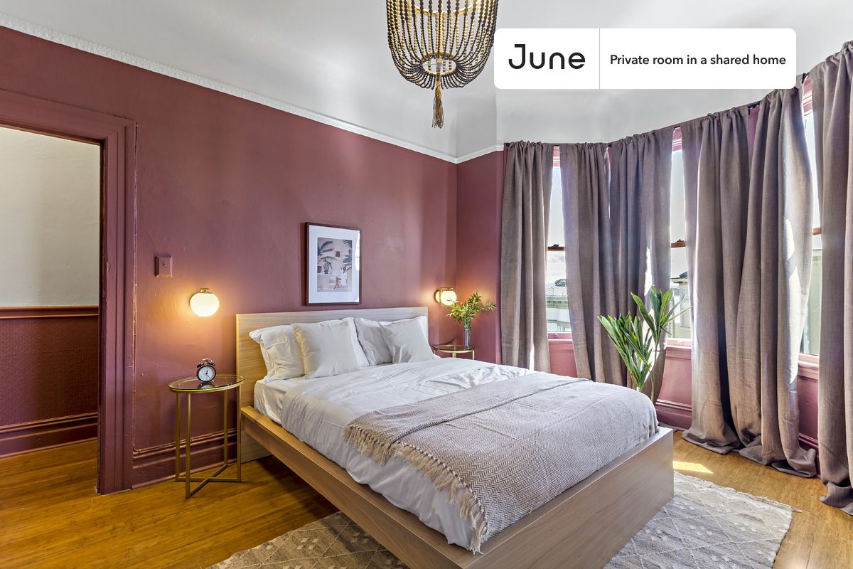 PLEASE NOTE: This is a private room in a shared apartment. You will have your own bedroom and shared common areas (kitchen, bathroom, etc.) with other residents.
Queen bedroom in a 4 bedroom / 1.5 bathroom apartment!
Check out 3D tour now: https://jnhm.es/RA
This Queen room in Mission District is available on a 12 month lease or a flexible short term (31 to 364 days) lease. You pick your custom start and end date. Monthly rent rate is determined by furnishing preference, move-in date and move-out date. Speak to a June representative for recommendations on the best stay duration for the lowest rate, and learn more about this home on the June website: https://jnhm.es/KN
Amenities of this home: Dishwasher, Furnished Common Areas, Wi-Fi - Paid separately (High-Speed), Guarantors Allowed, 32-inch Flat-Screen TV, Dine in kitchen, Smart lock, Green building, Enclosed backyard, Hardwood Flooring, Microwave, Oven, Refrigerator, also, this unit is conveniently located, several local parks, restaurants and bars are just minutes away.
About June Homes: Welcome to the easiest rental experience of your life. Rent furnished or unfurnished apartments on a 12 month lease or a flexible short term (31 to 364 days). As a resident, you’ll have access to 24/7 support and monthly cleanings of the home’s shared spaces. Sign up now to apply online for your next home with June: https://jnhm.es/sign-roomi
Brokers welcome! Contact us for more details.
Interested? Use this listing ID when speaking to June team: #344 A