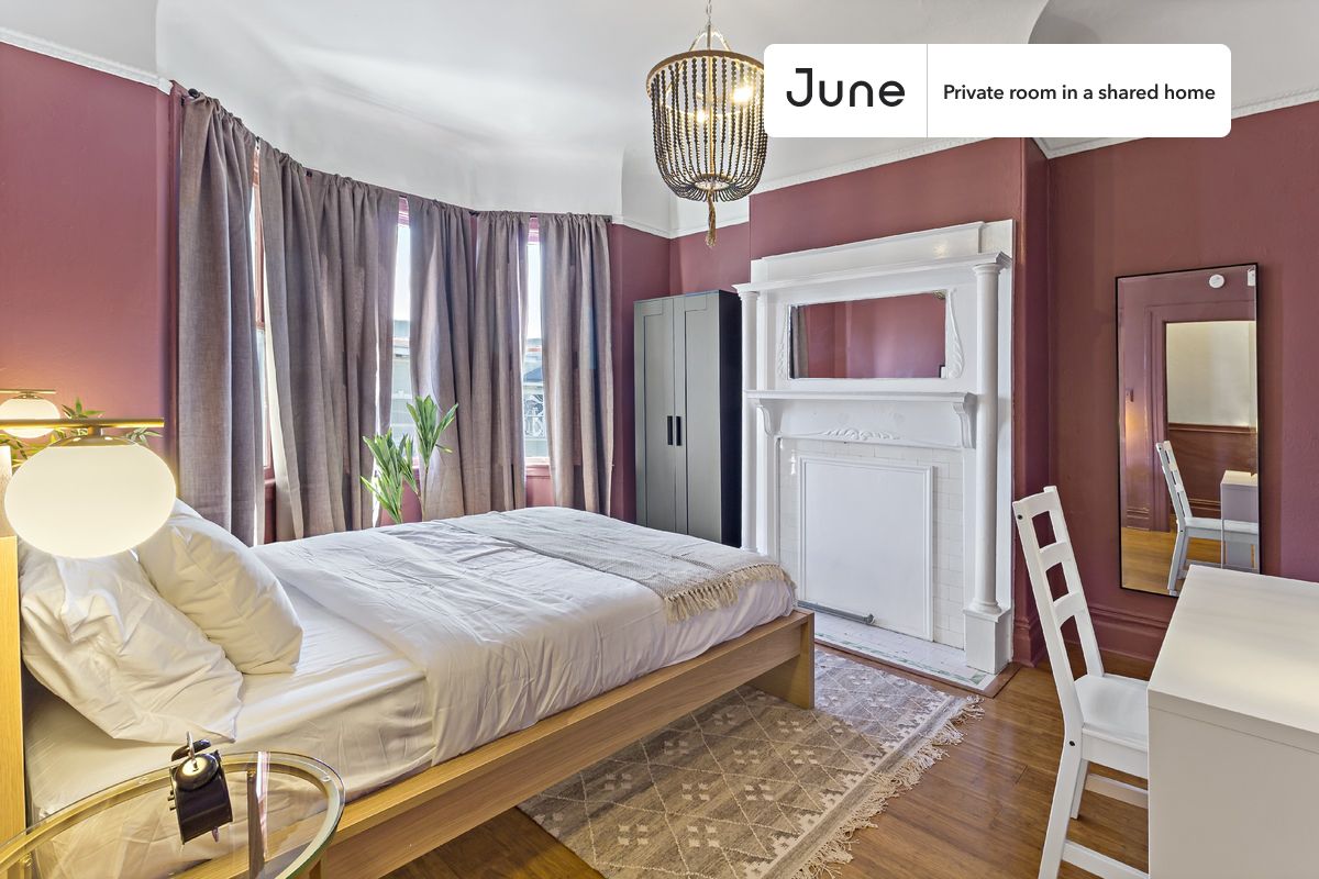 PLEASE NOTE: This is a private room in a shared apartment. You will have your own bedroom and shared common areas (kitchen, bathroom, etc.) with other residents.
Queen bedroom in a 4 bedroom / 1.5 bathroom apartment!
Check out 3D tour now: https://jnhm.es/RA
This Queen room in Mission District is available on a 12 month lease or a flexible short term (31 to 364 days) lease. You pick your custom start and end date. Monthly rent rate is determined by furnishing preference, move-in date and move-out date. Speak to a June representative for recommendations on the best stay duration for the lowest rate, and learn more about this home on the June website: https://jnhm.es/KN
Amenities of this home: Dishwasher, Furnished Common Areas, Wi-Fi - Paid separately (High-Speed), Guarantors Allowed, 32-inch Flat-Screen TV, Dine in kitchen, Smart lock, Green building, Enclosed backyard, Hardwood Flooring, Microwave, Oven, Refrigerator, also, this unit is conveniently located, several local parks, restaurants and bars are just minutes away.
About June Homes: Welcome to the easiest rental experience of your life. Rent furnished or unfurnished apartments on a 12 month lease or a flexible short term (31 to 364 days). As a resident, you’ll have access to 24/7 support and monthly cleanings of the home’s shared spaces. Sign up now to apply online for your next home with June: https://jnhm.es/sign-roomi
Brokers welcome! Contact us for more details.
Interested? Use this listing ID when speaking to June team: #344 A